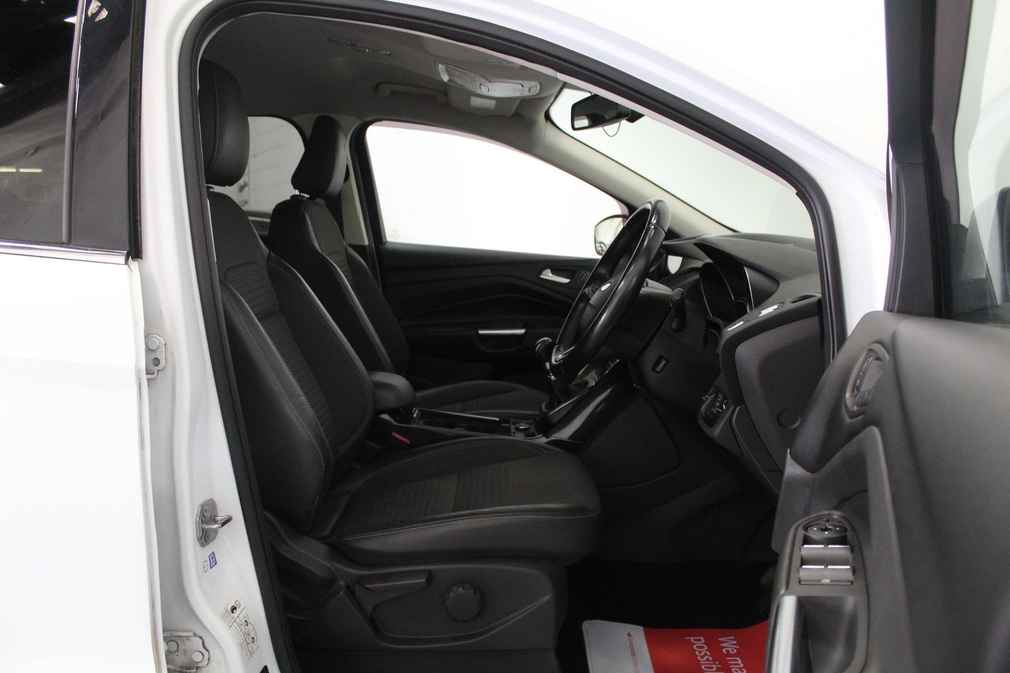 Ford Kuga view 28