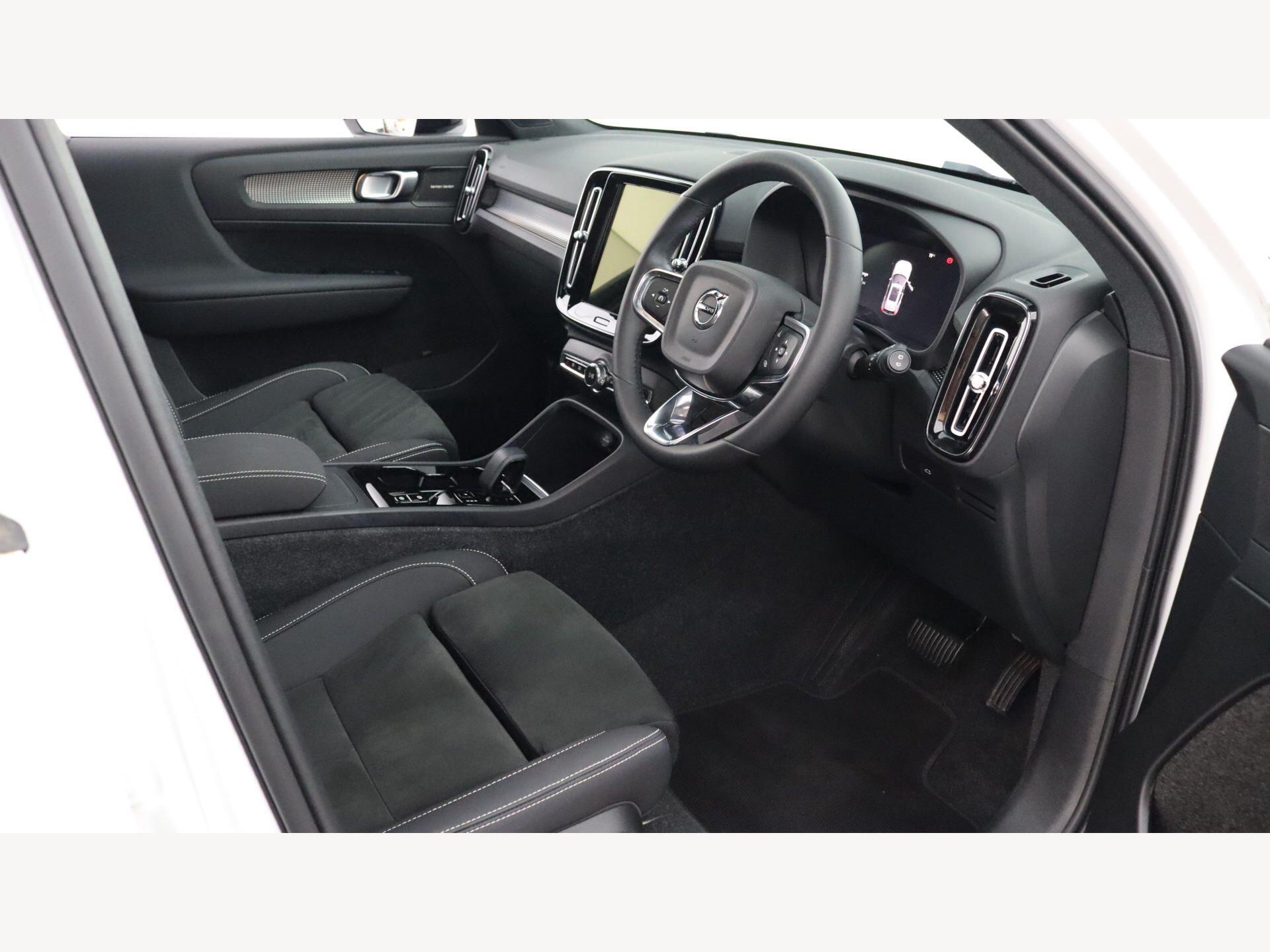 Volvo XC40 view 5