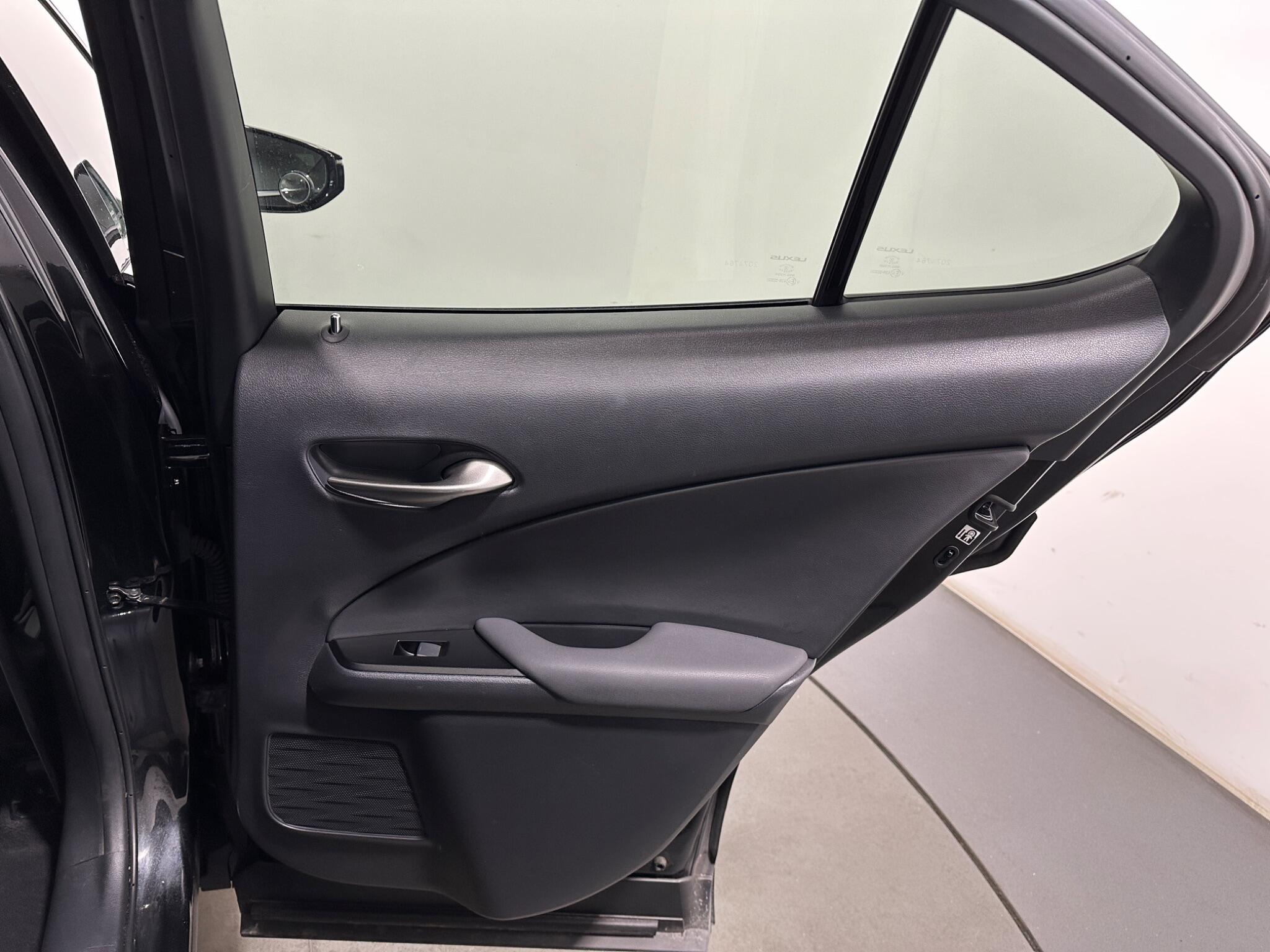 Lexus UX view 43