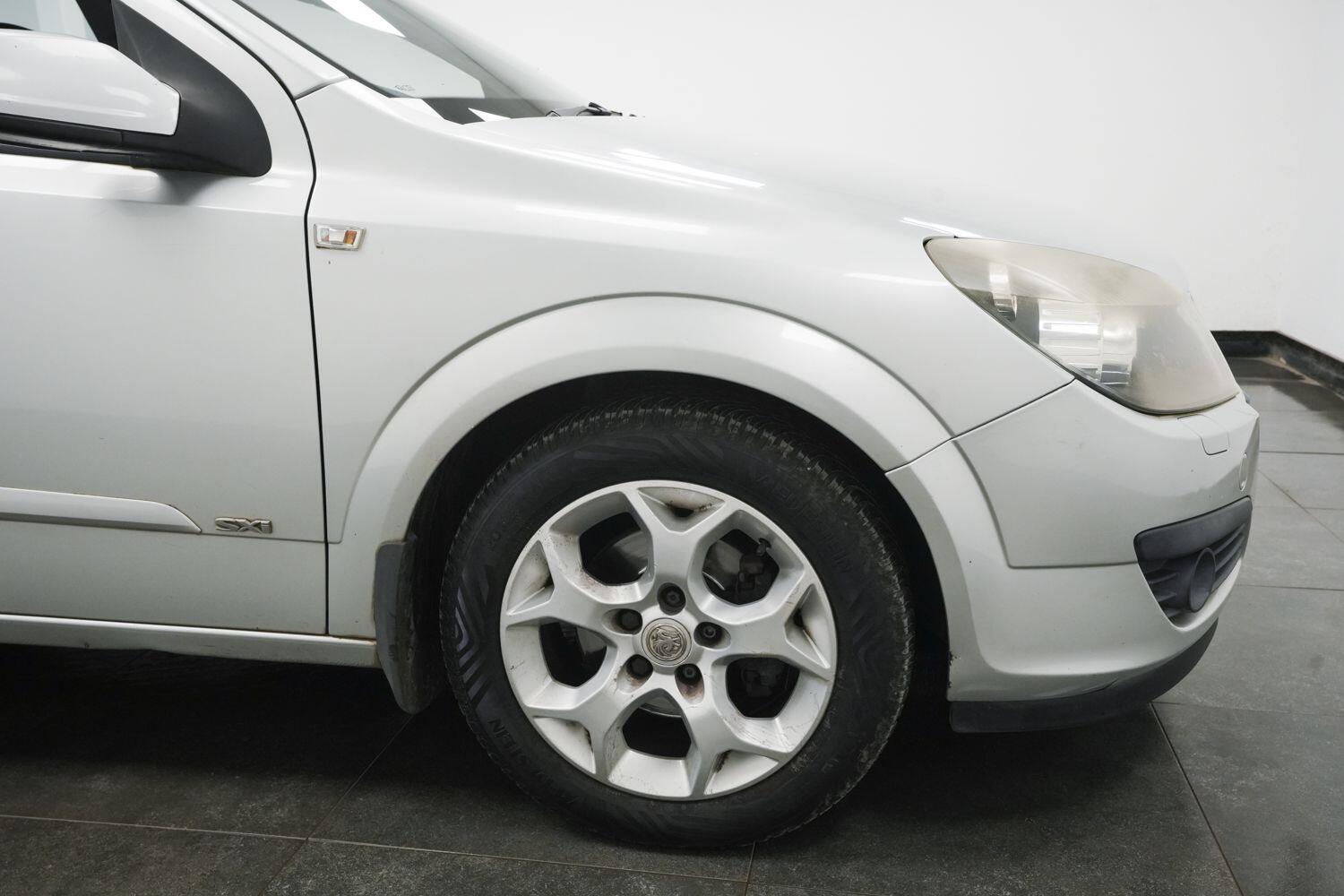 Vauxhall Astra view 4