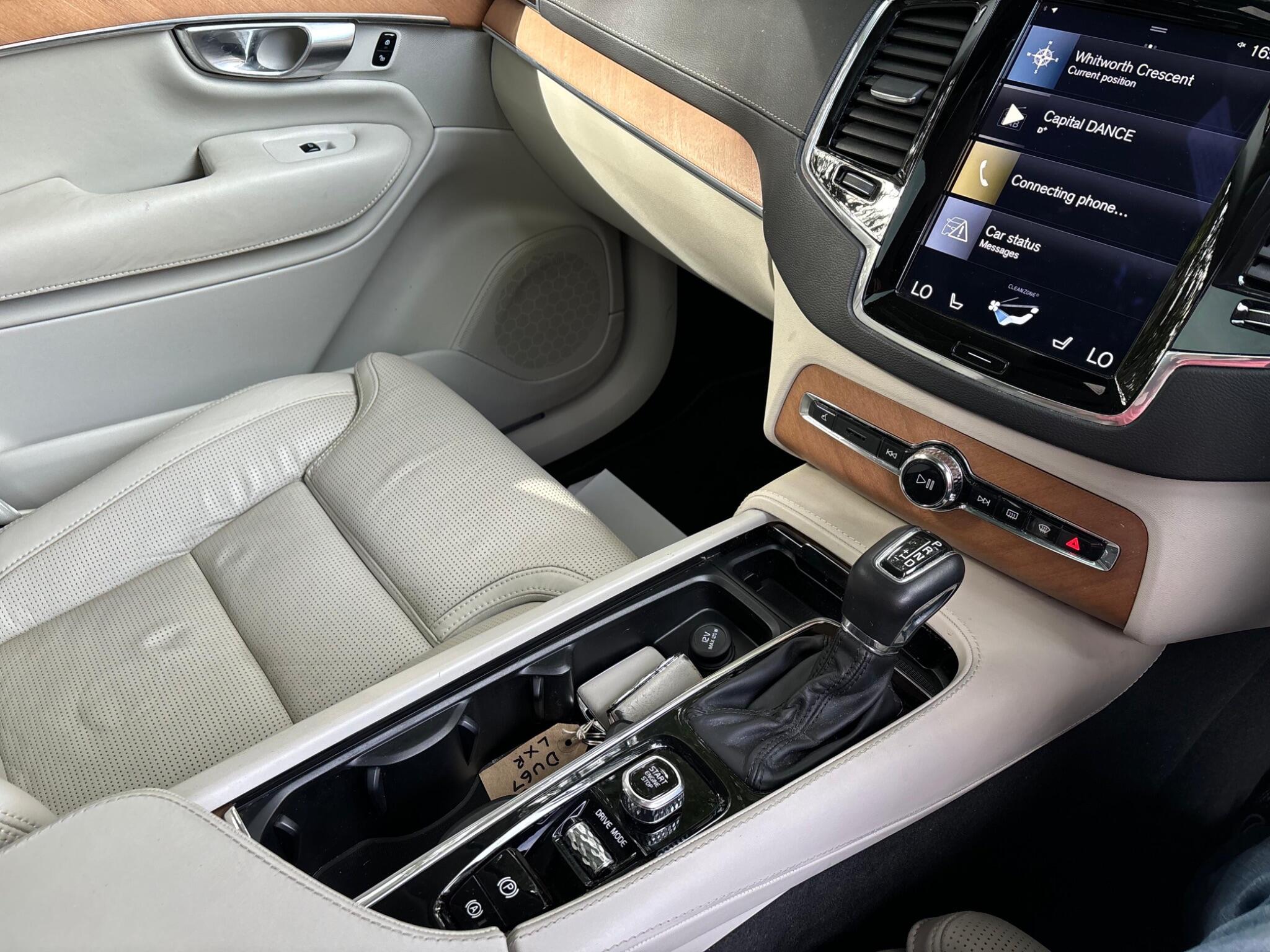 Volvo XC90 view 26