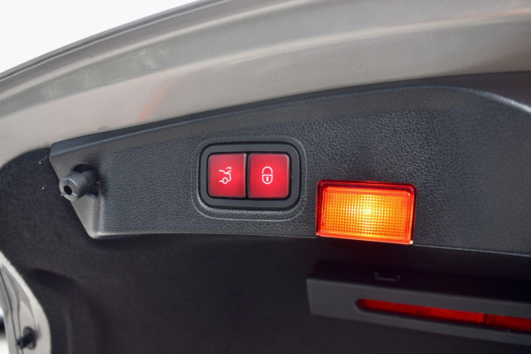 Mercedes-Benz C Class view 31