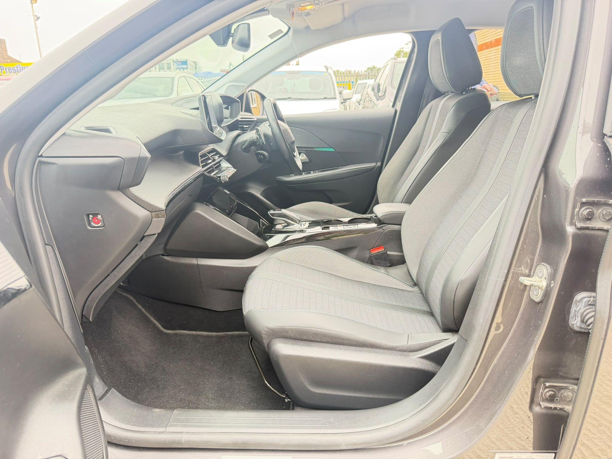 Peugeot 208 view 31