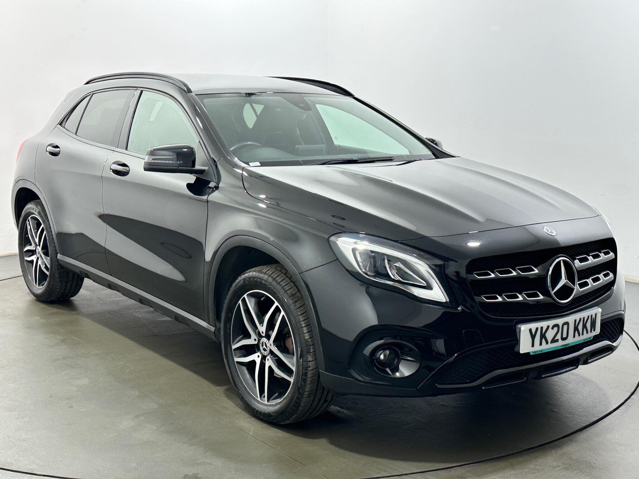 Mercedes-Benz Gla view 52