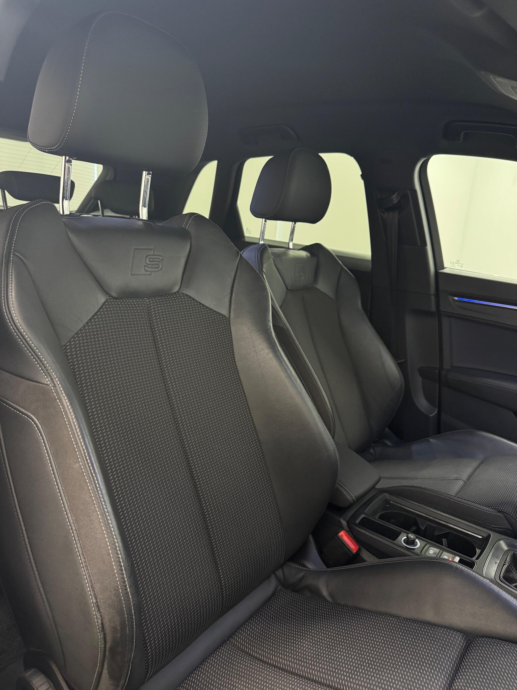 Audi Q3 view 9