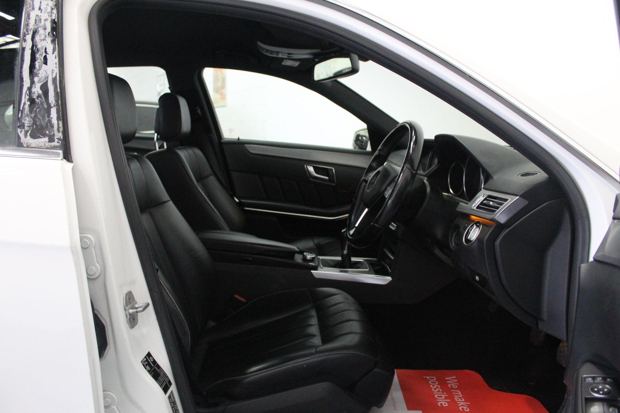 Mercedes-Benz E-Class view 30