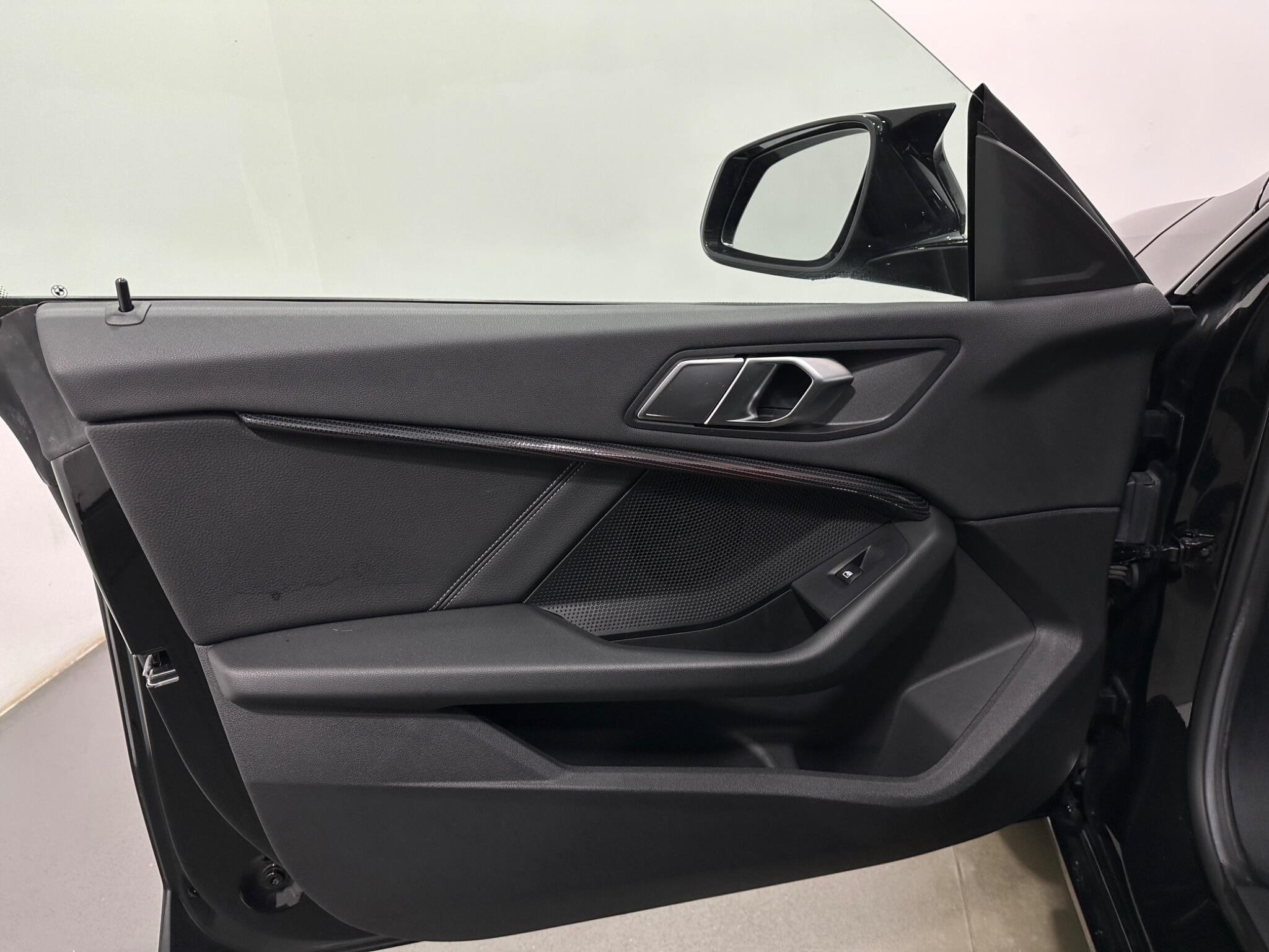 BMW 2 Series view 38