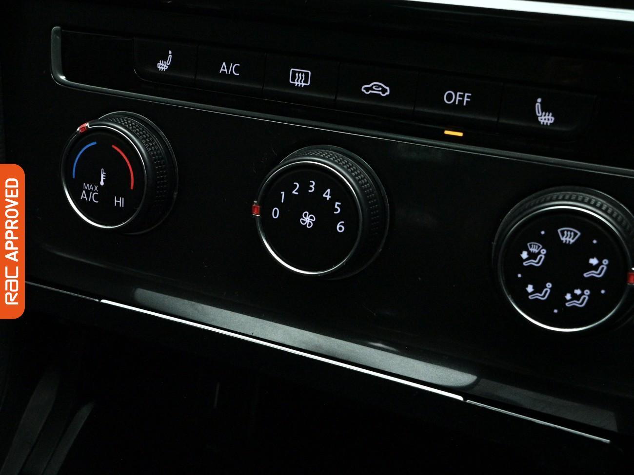 Volkswagen Golf view 21