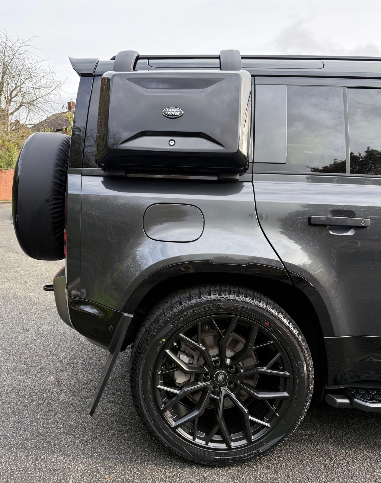 Land Rover Defender view 77