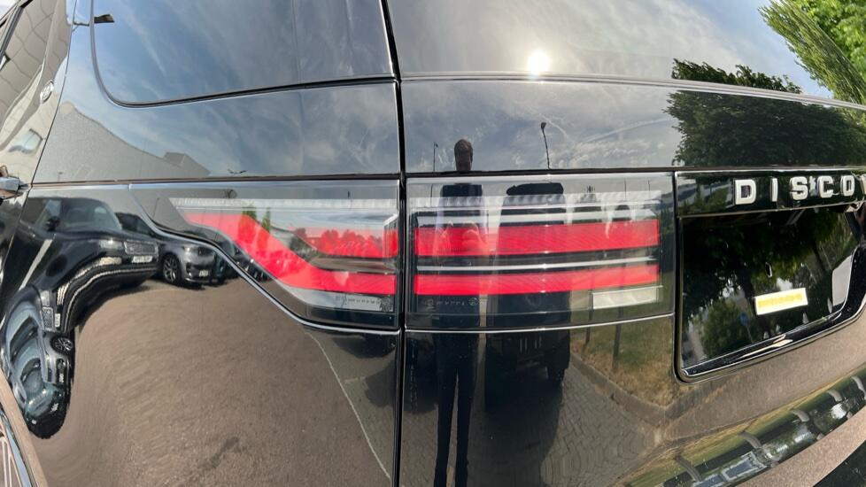 Land Rover Discovery view 19