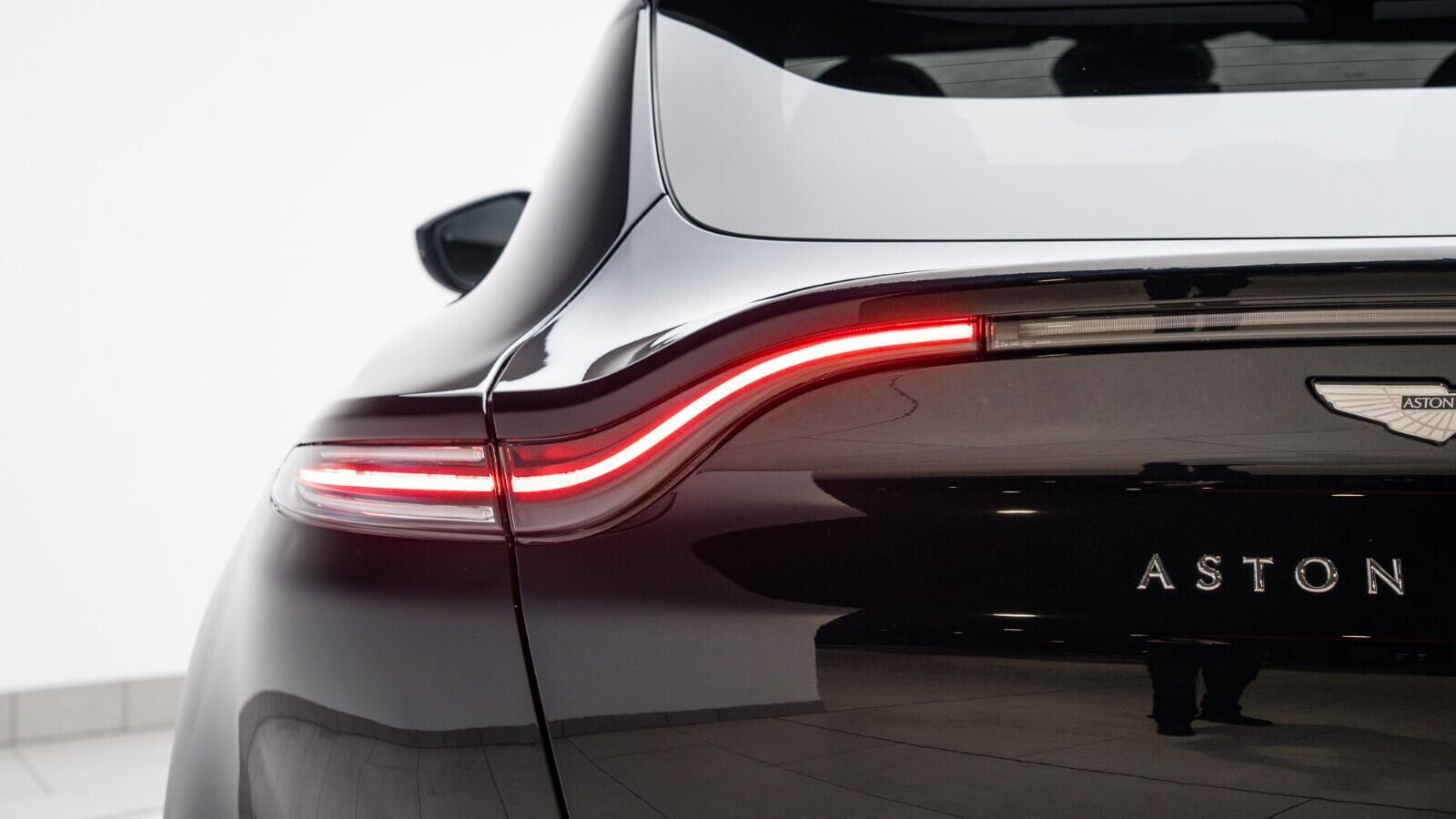 Aston Martin DBX view 47