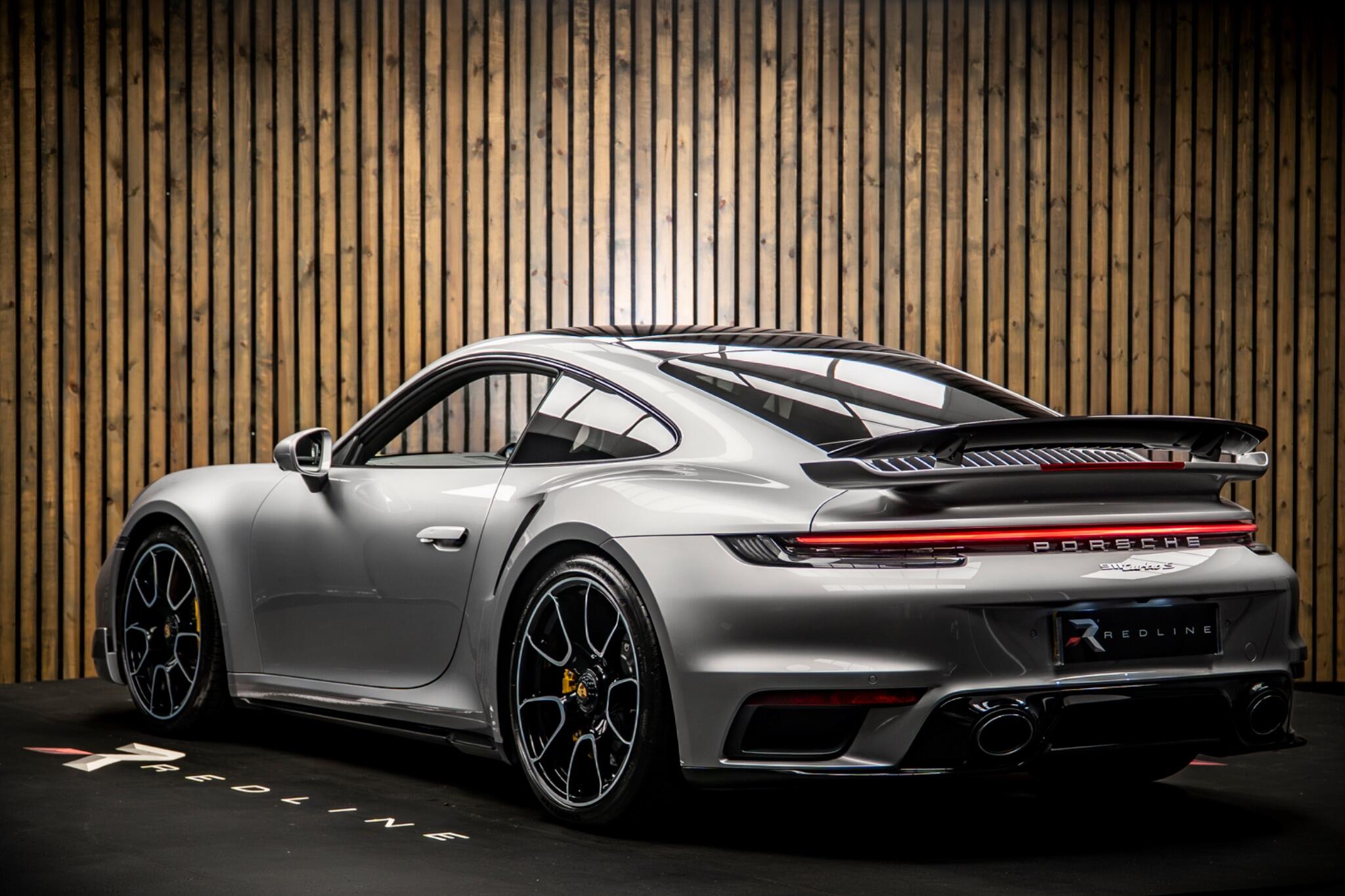 Porsche 911 view 3