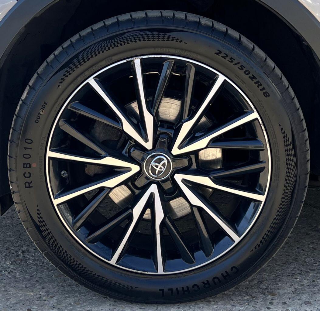Toyota C-HR view 12