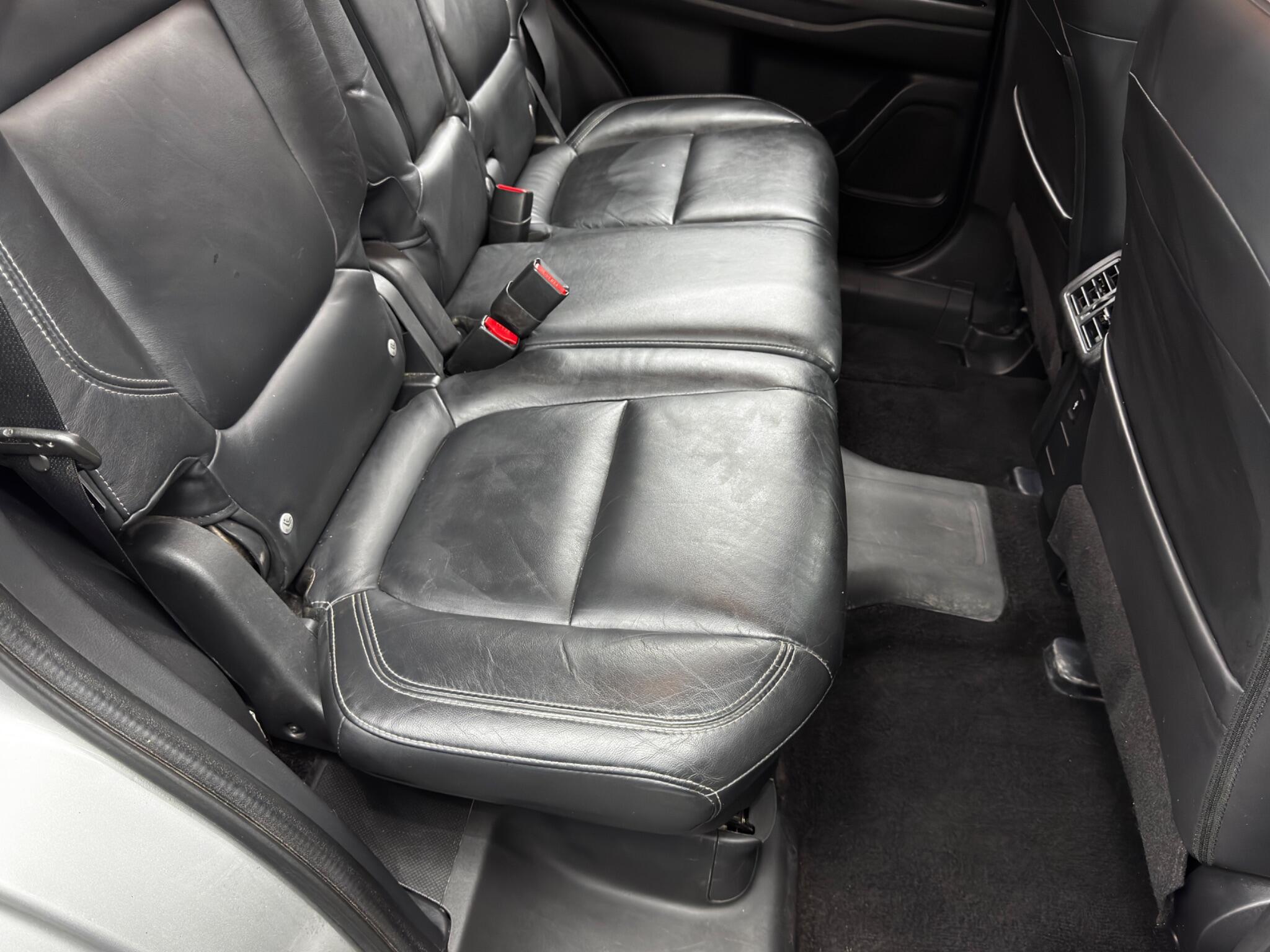 Mitsubishi Outlander view 16