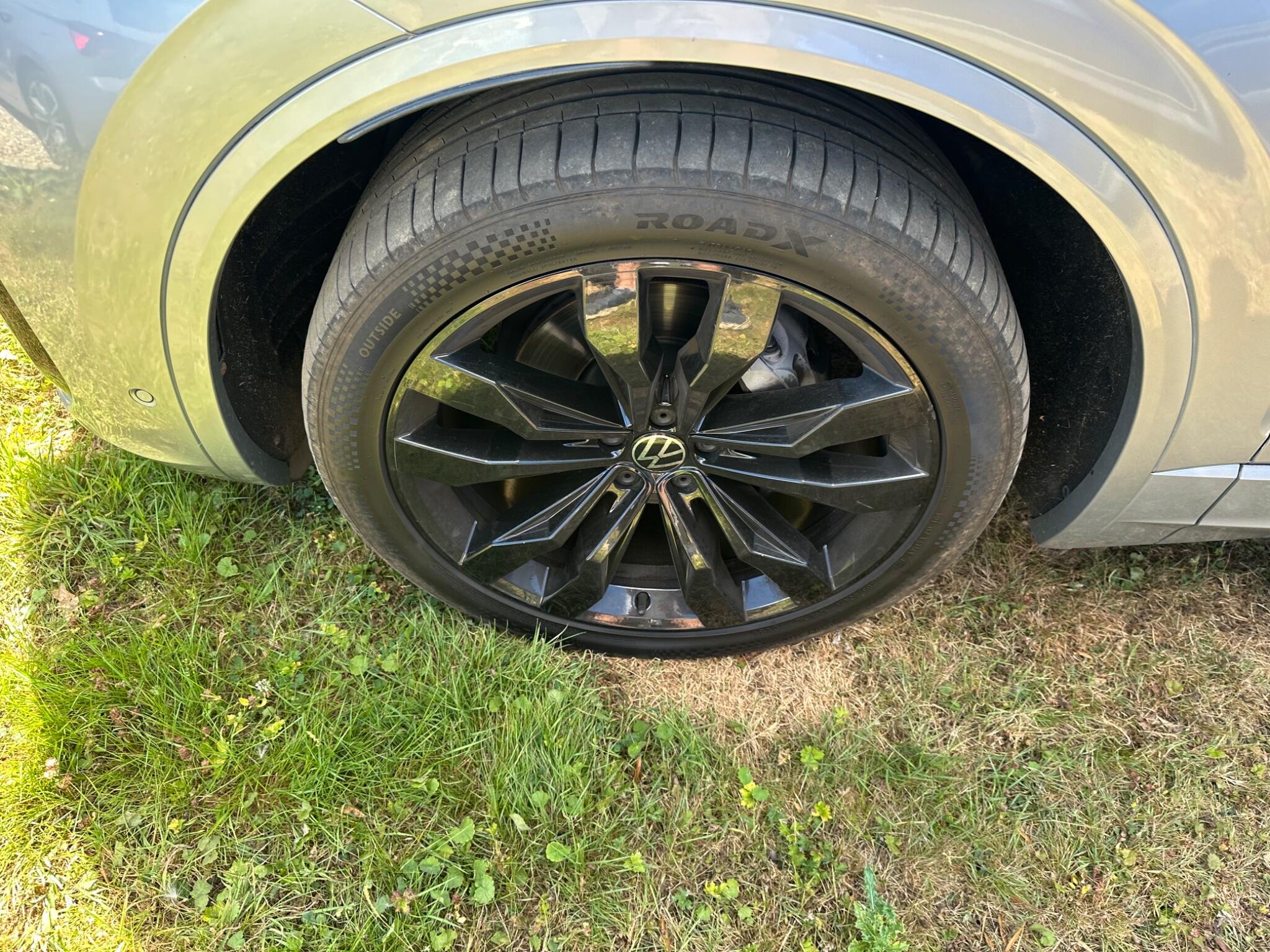 Volkswagen Touareg view 18