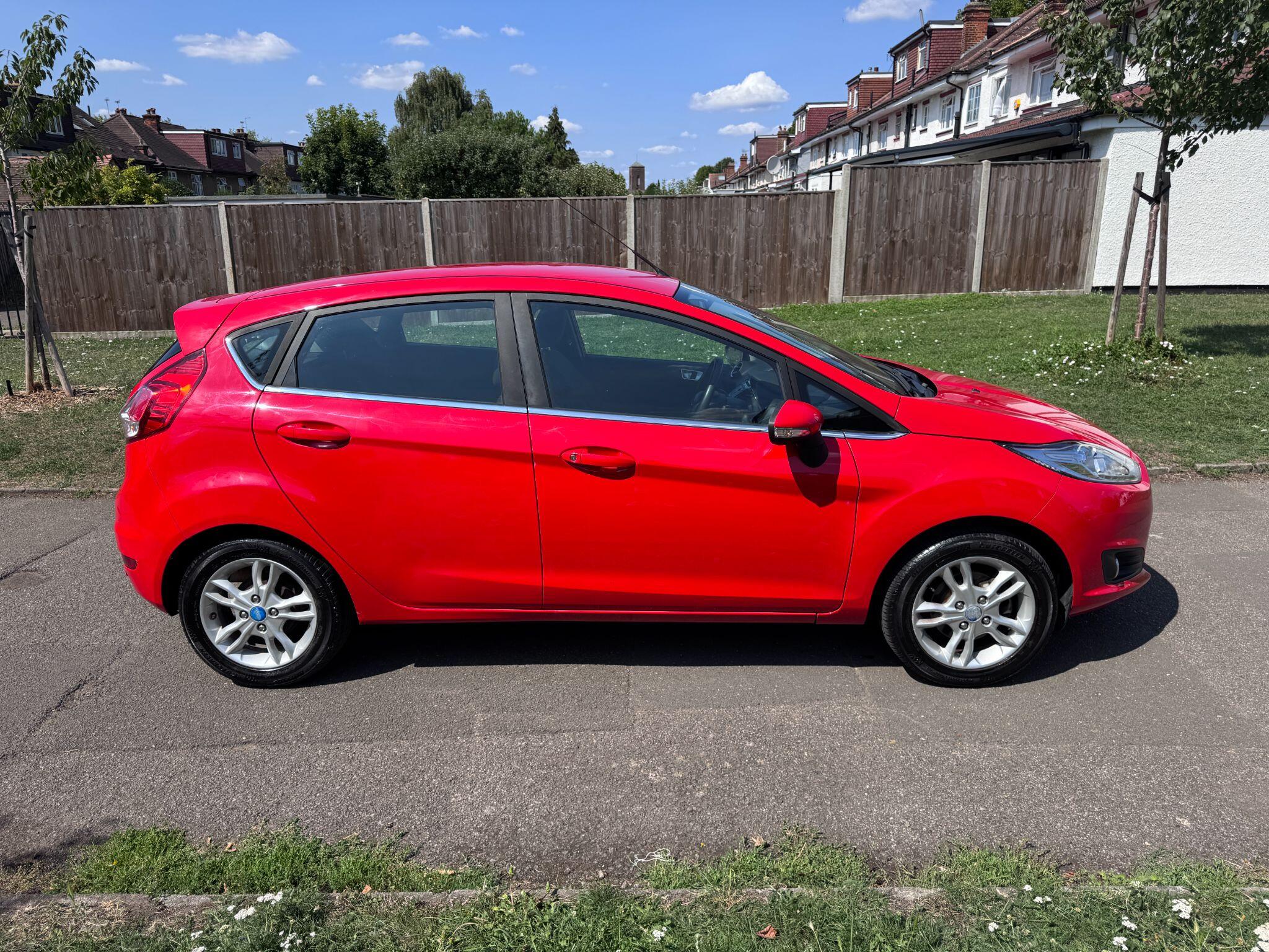 2015 Ford Fiesta image 11
