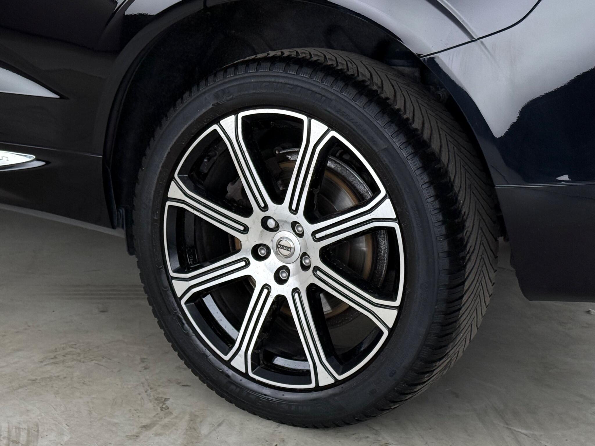Volvo XC60 view 8