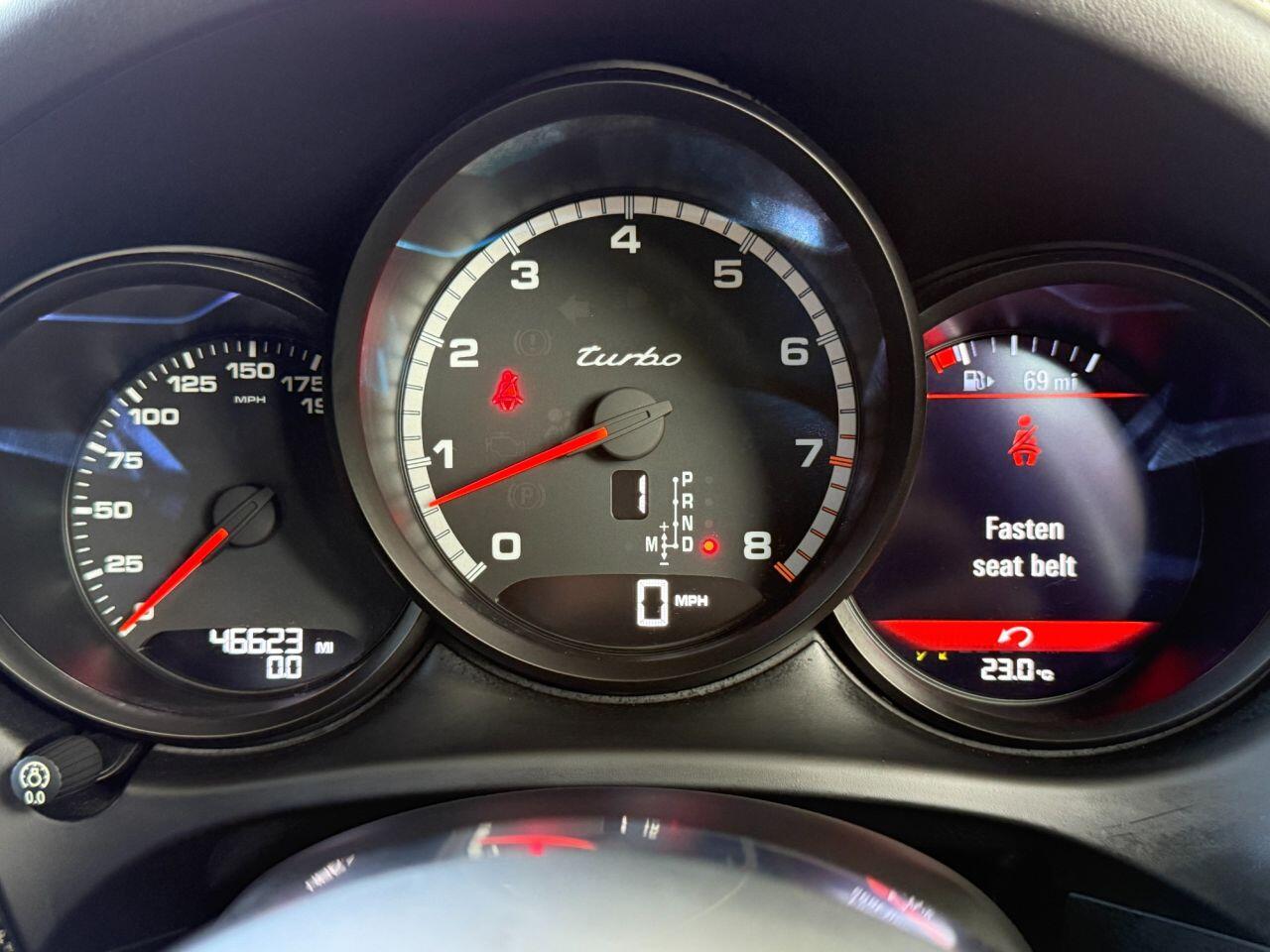 Porsche Macan view 29