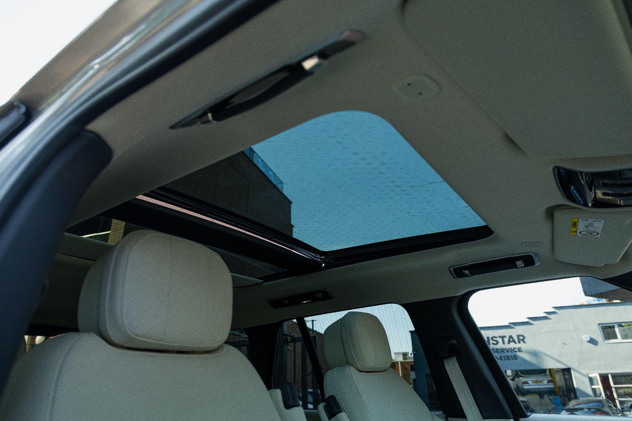 Land Rover Range Rover view 30