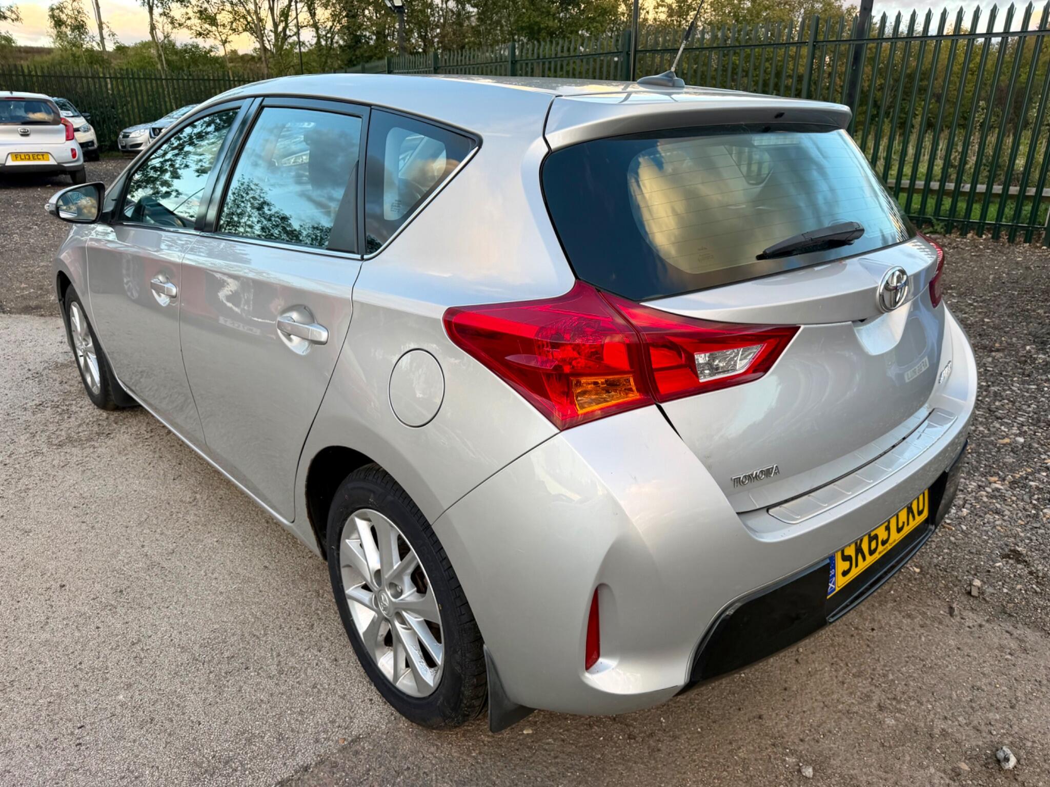 Toyota Auris view 6