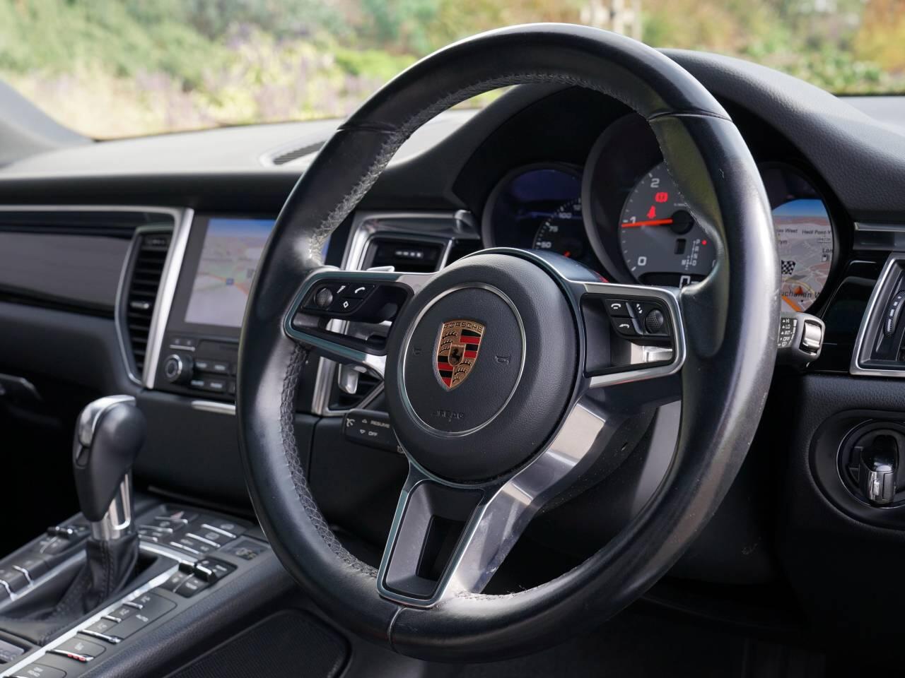 Porsche Macan view 4