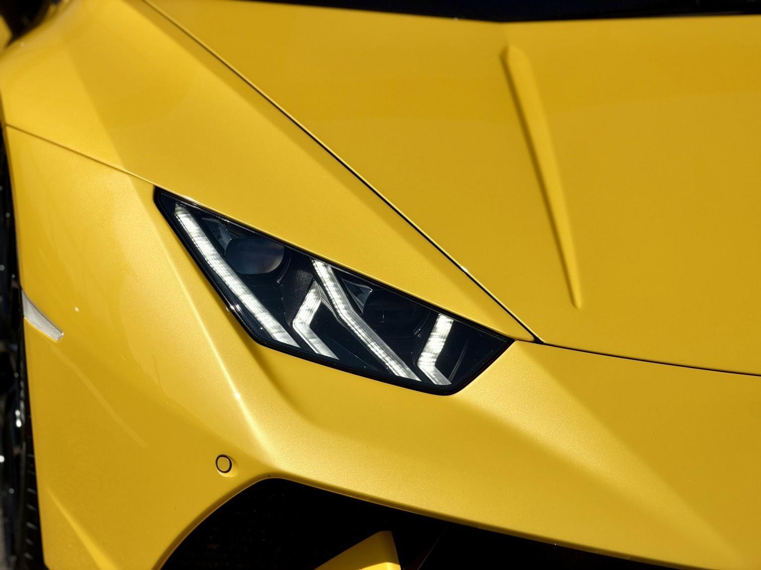 Lamborghini Huracan view 23