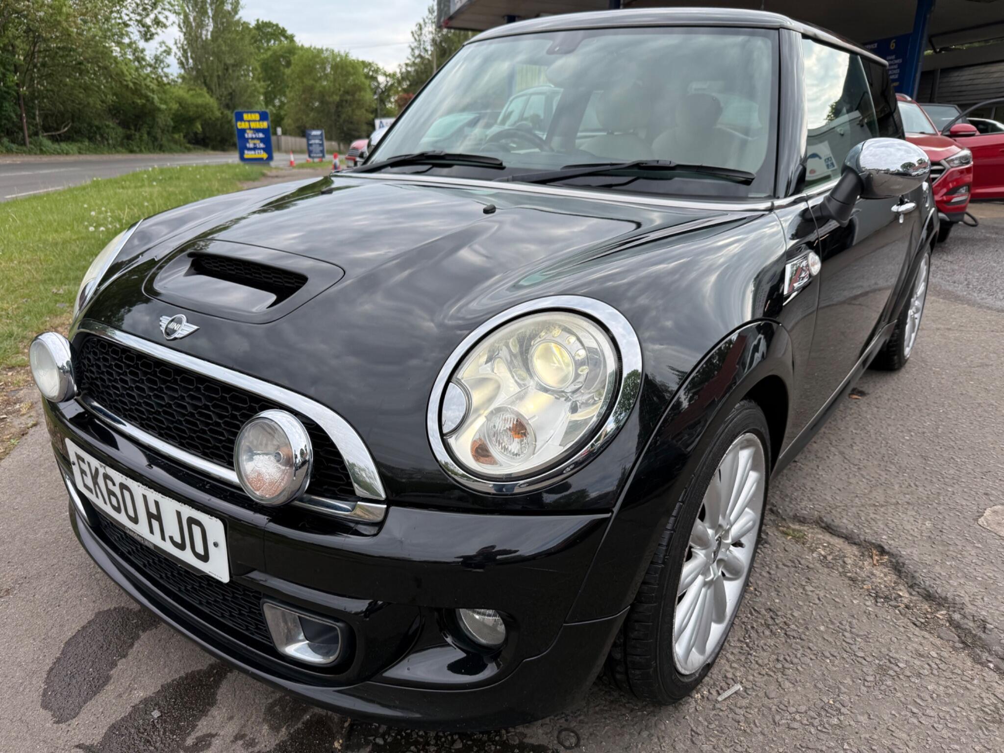 Mini Hatch view 3