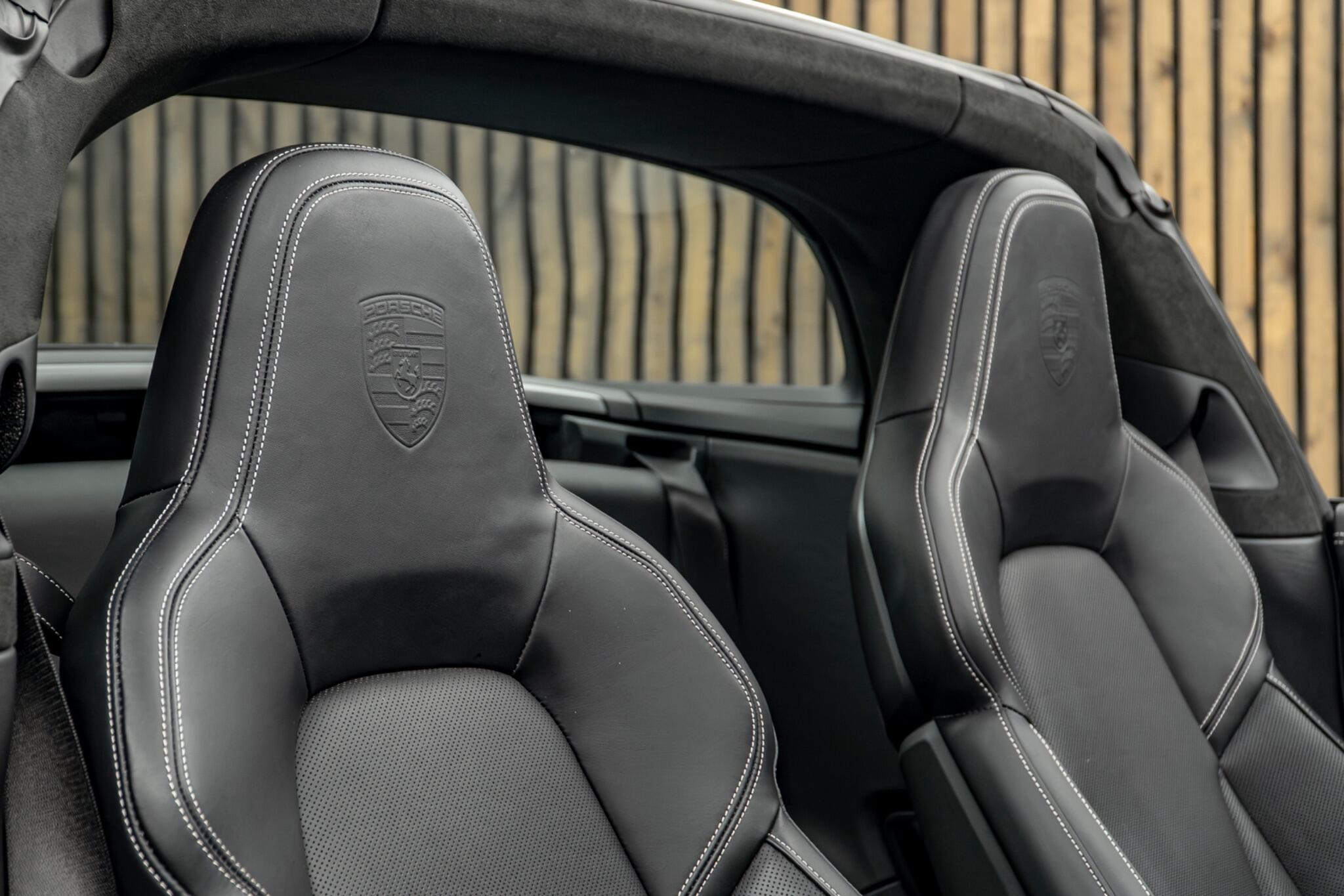Porsche 911 view 38