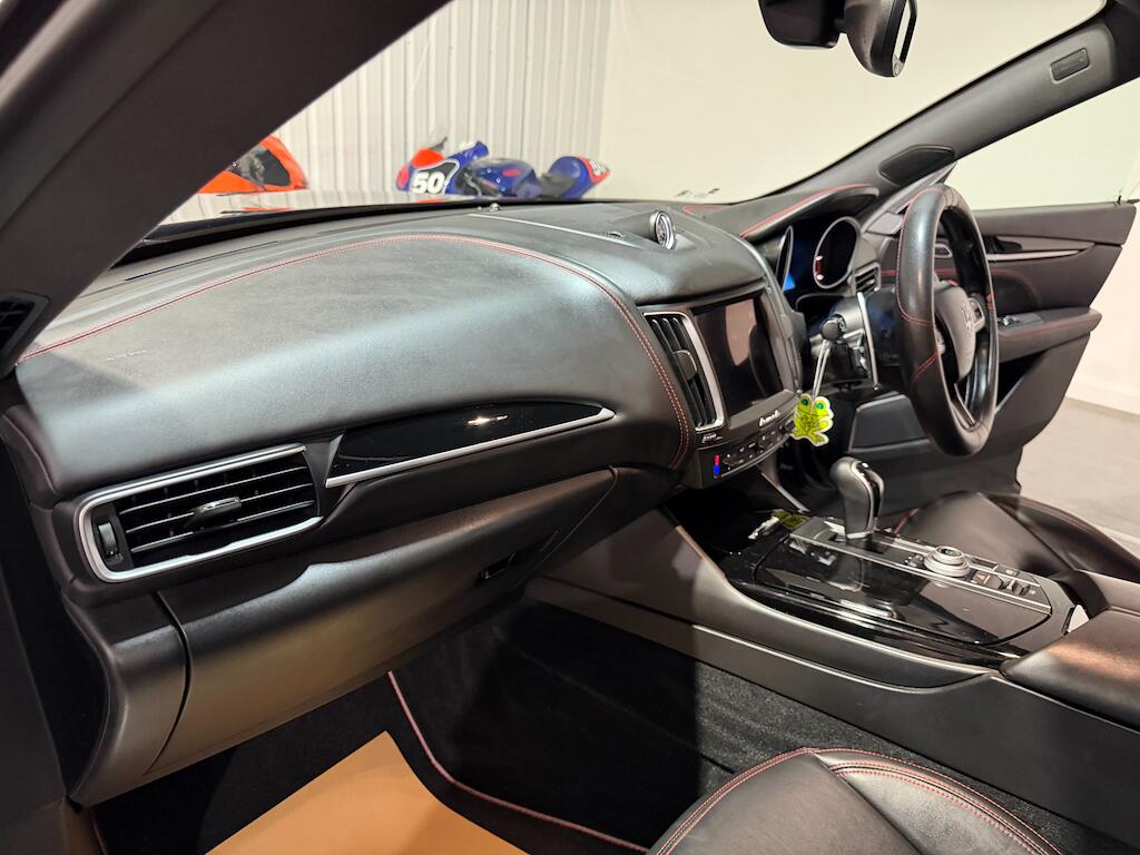 Maserati Levante view 9