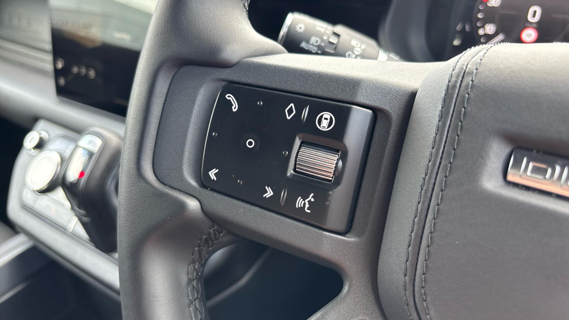 Land Rover Defender view 37