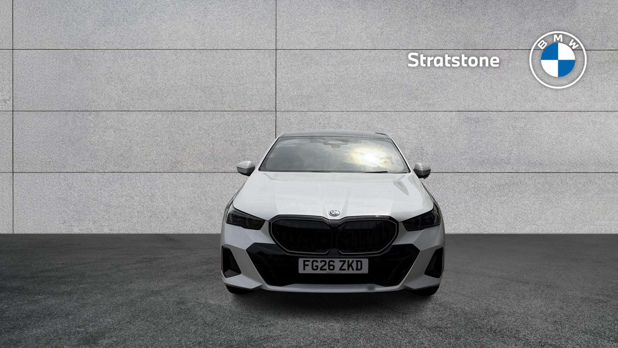 BMW 5 Series view 4
