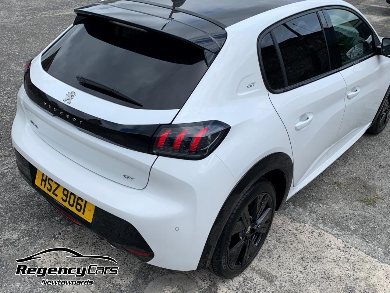 Peugeot 208 view 9