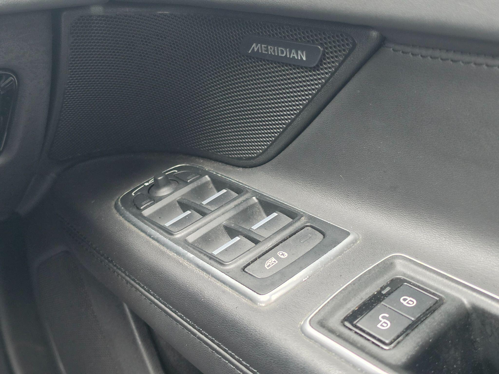 Jaguar XF view 24