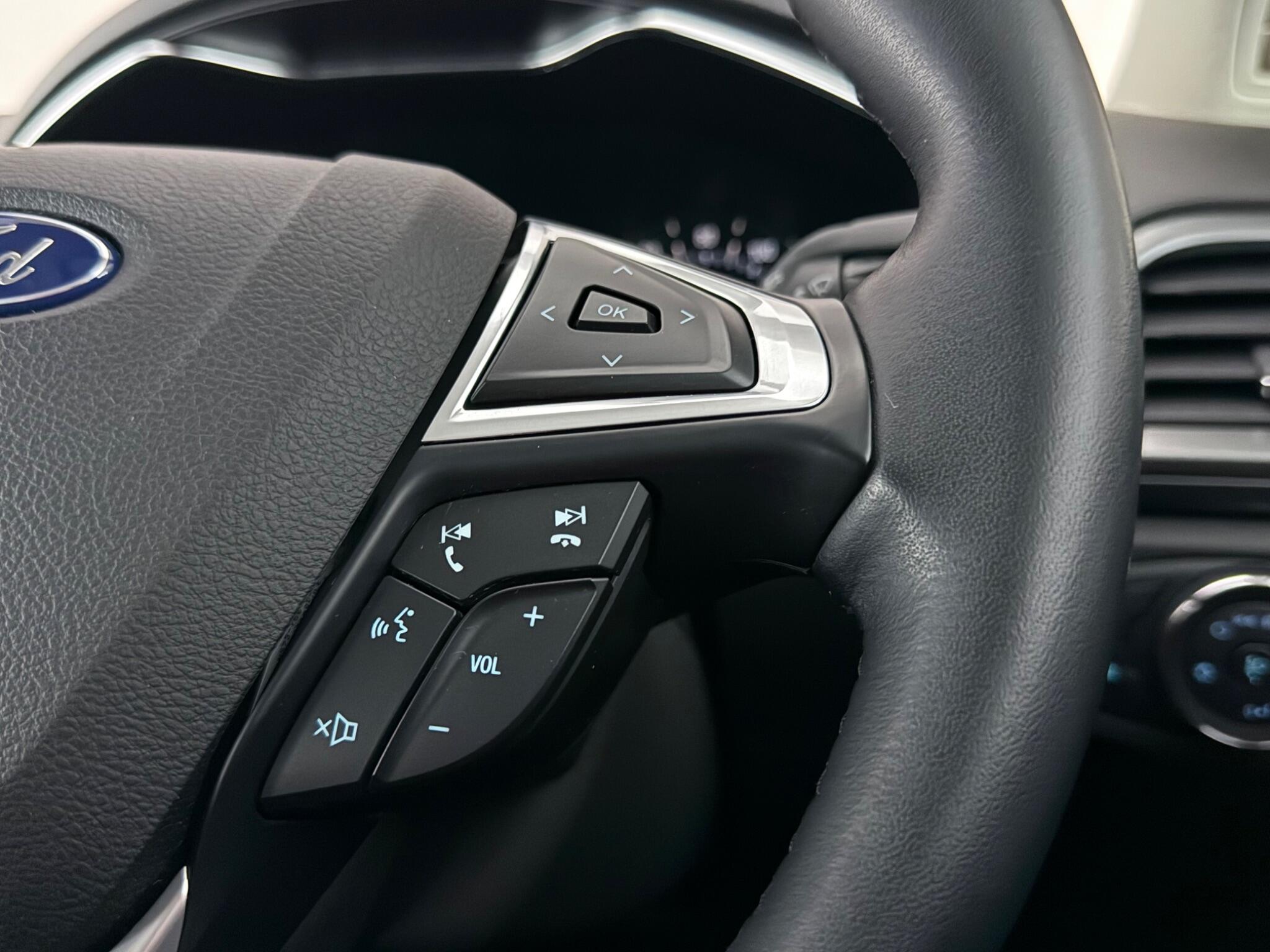 Ford Mondeo view 15