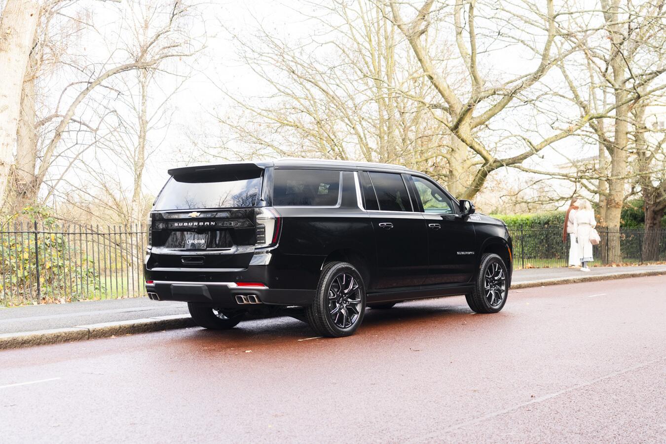 Chevrolet Suburban view 4