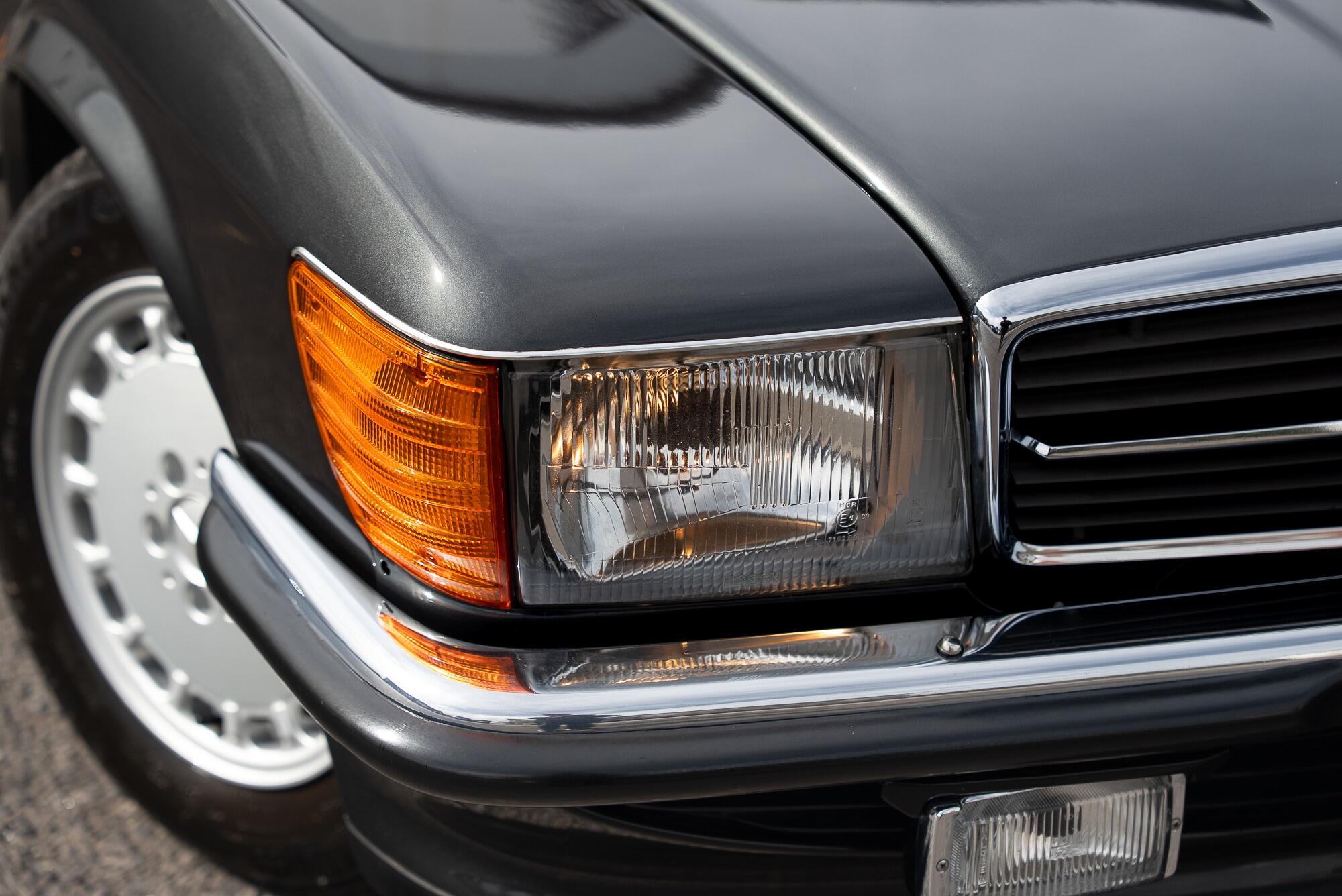 Mercedes-Benz 500 SL view 57