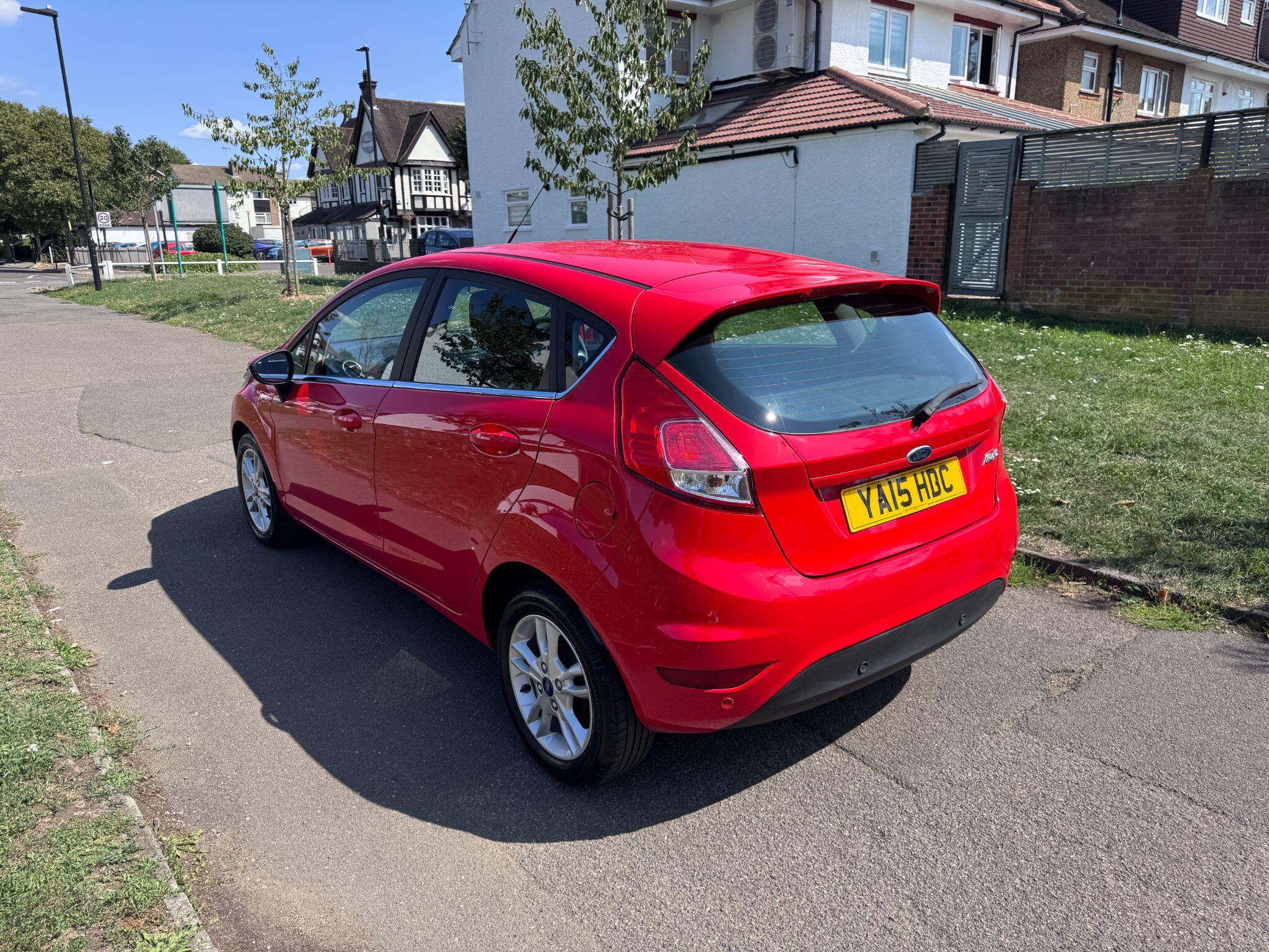 2015 Ford Fiesta image 14