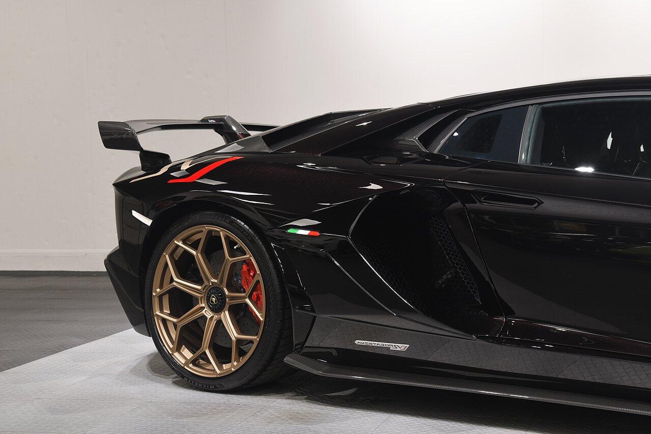 Lamborghini Aventador view 39