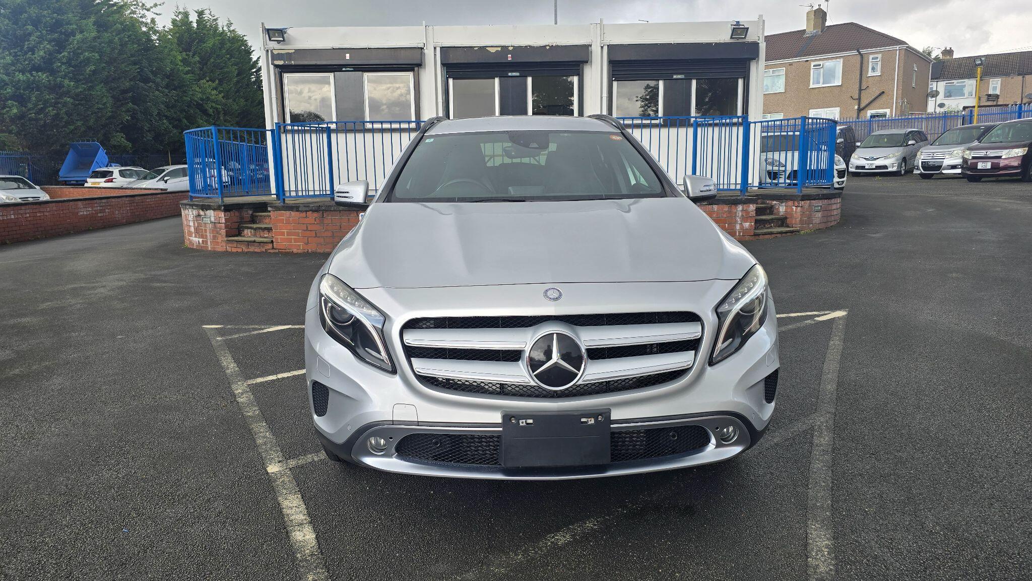 Mercedes-Benz GLA view 25