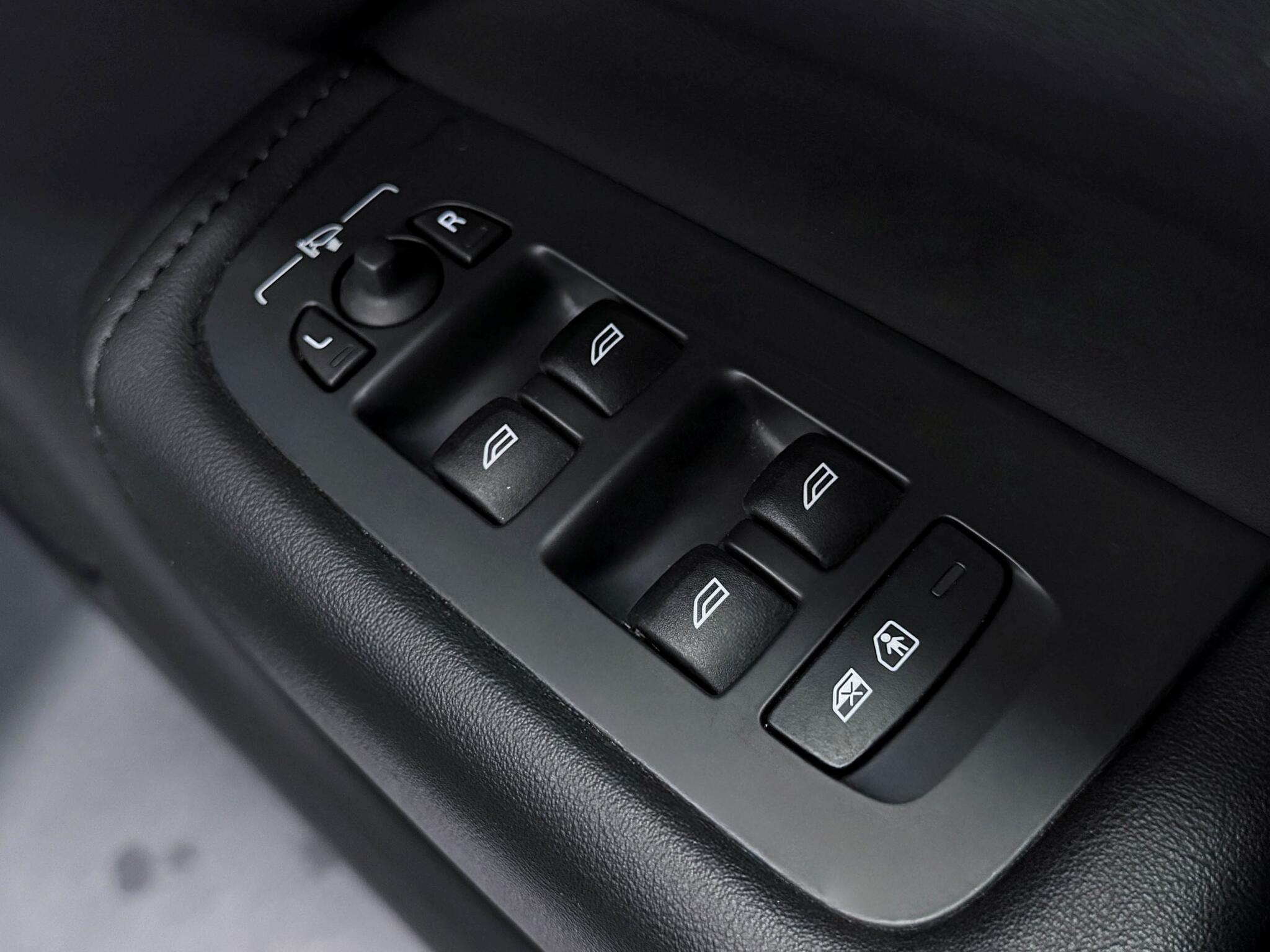 Volvo XC60 view 27