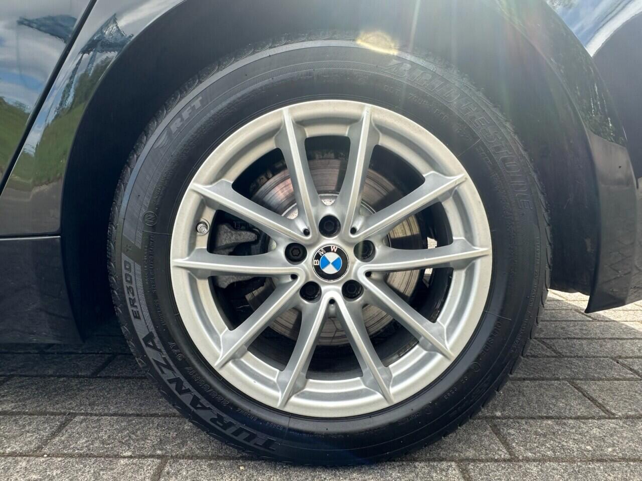 BMW 5 Series view 36