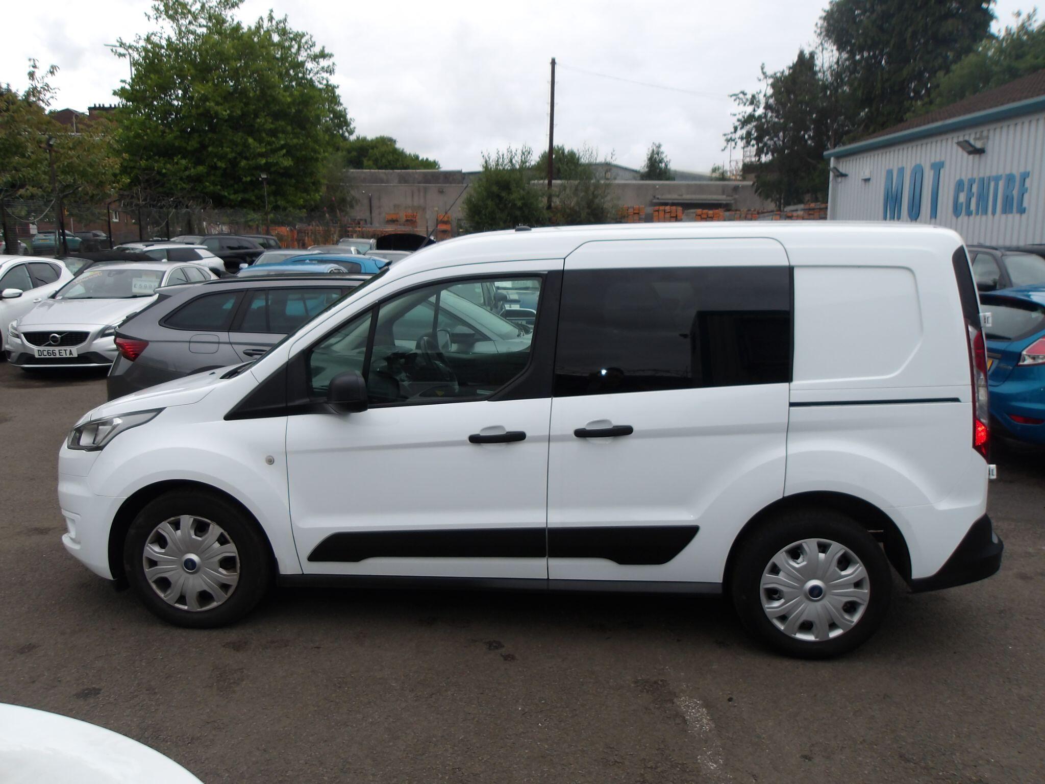 Ford Transit Connect view 4
