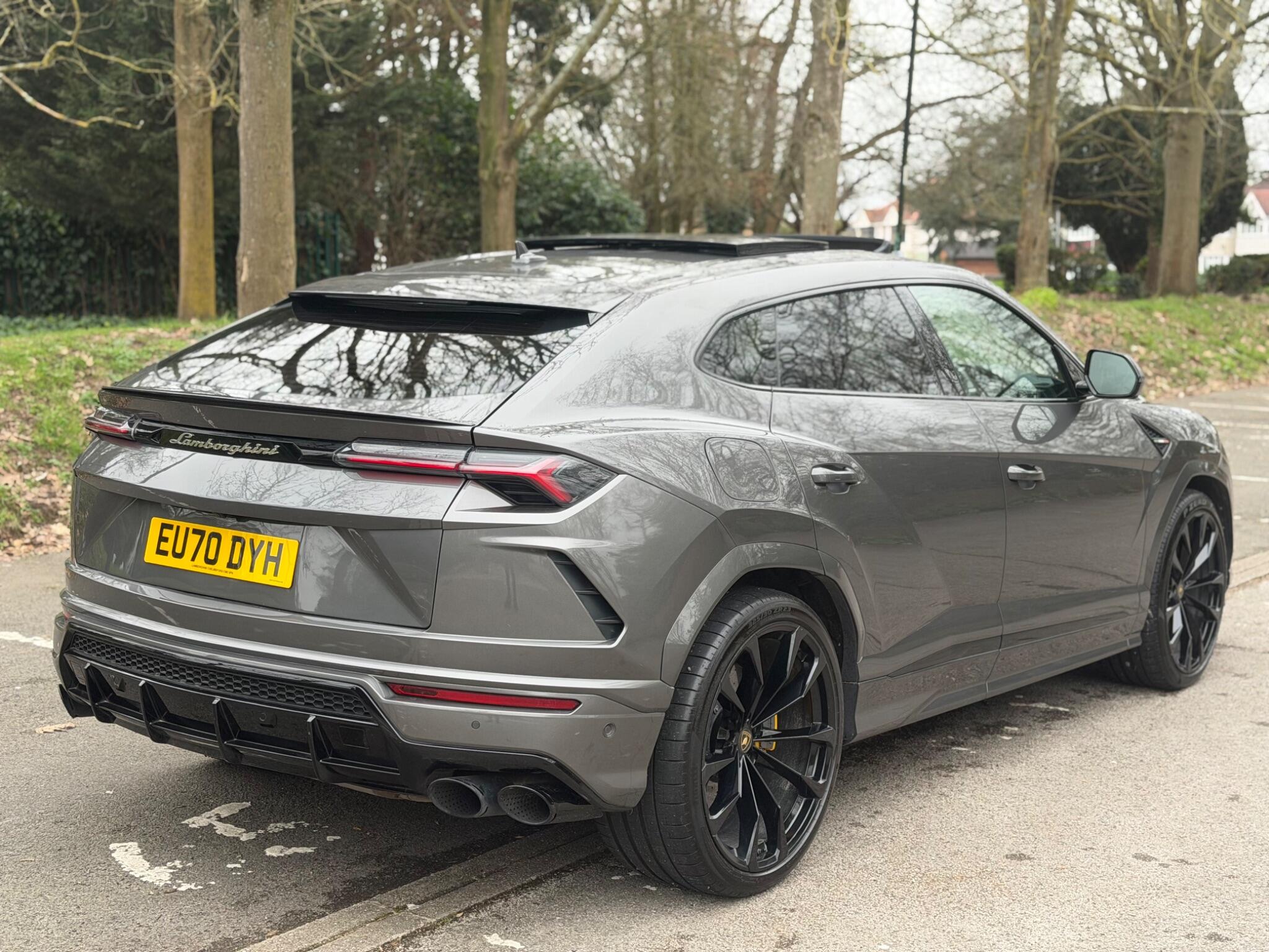 Lamborghini Urus view 4