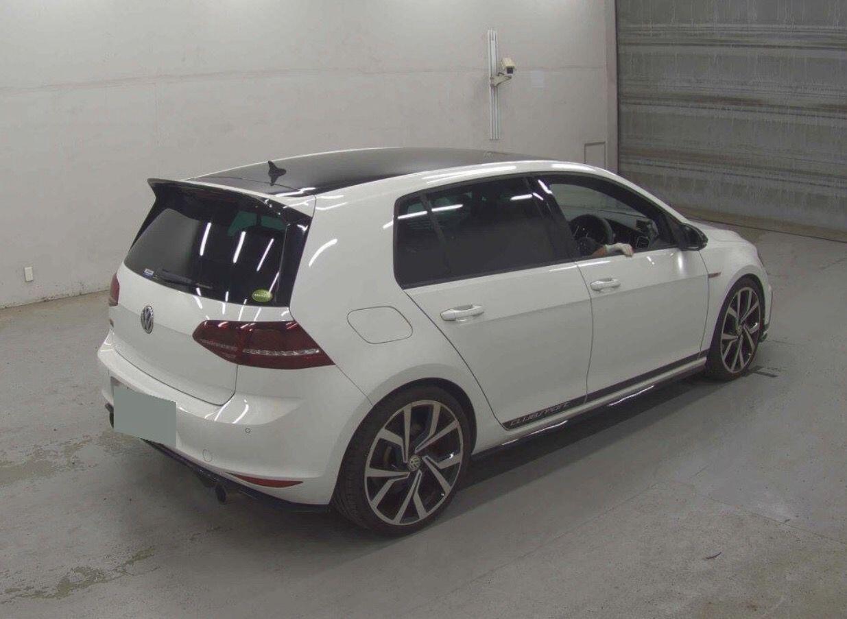 Volkswagen Golf view 4