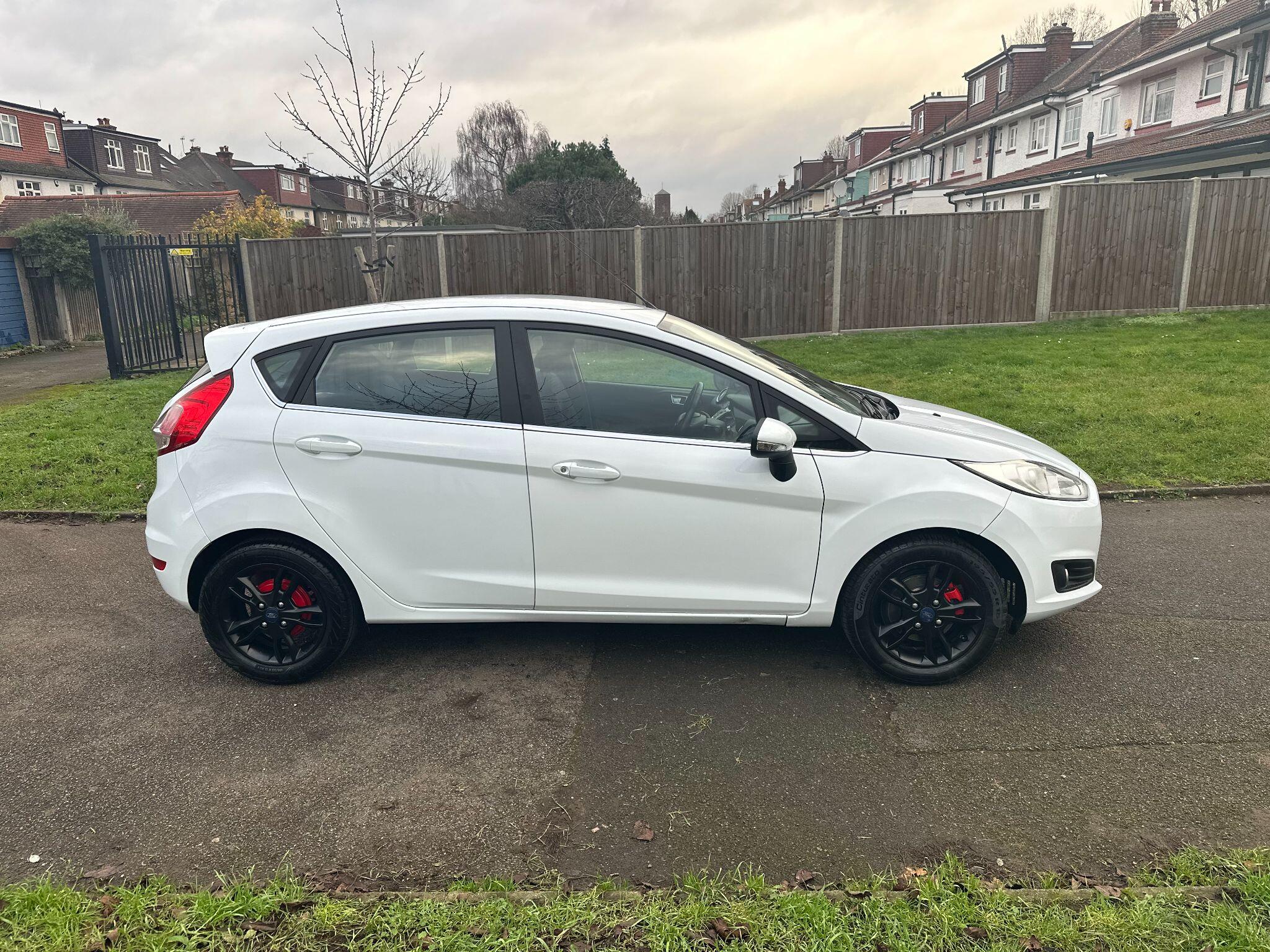 2015 Ford Fiesta image 12