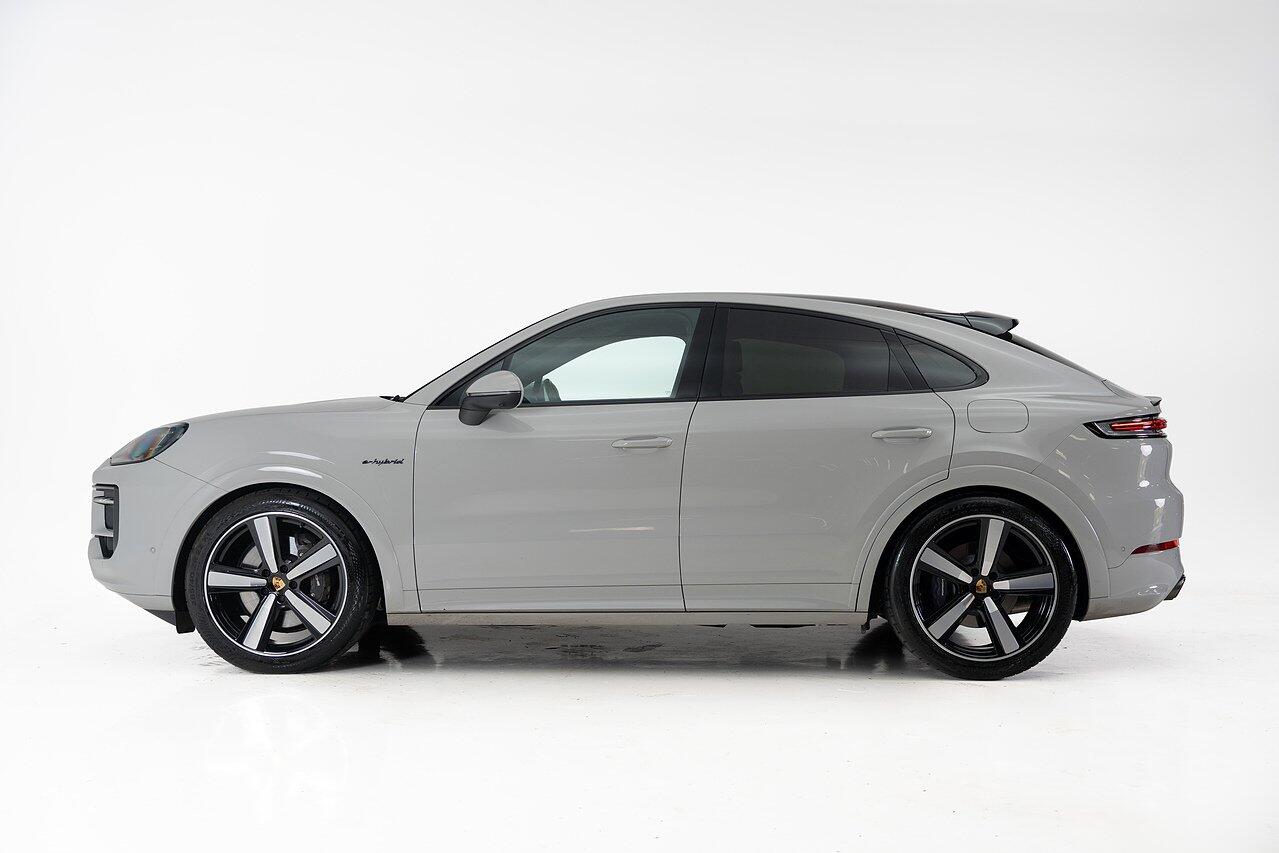 Porsche Cayenne view 10