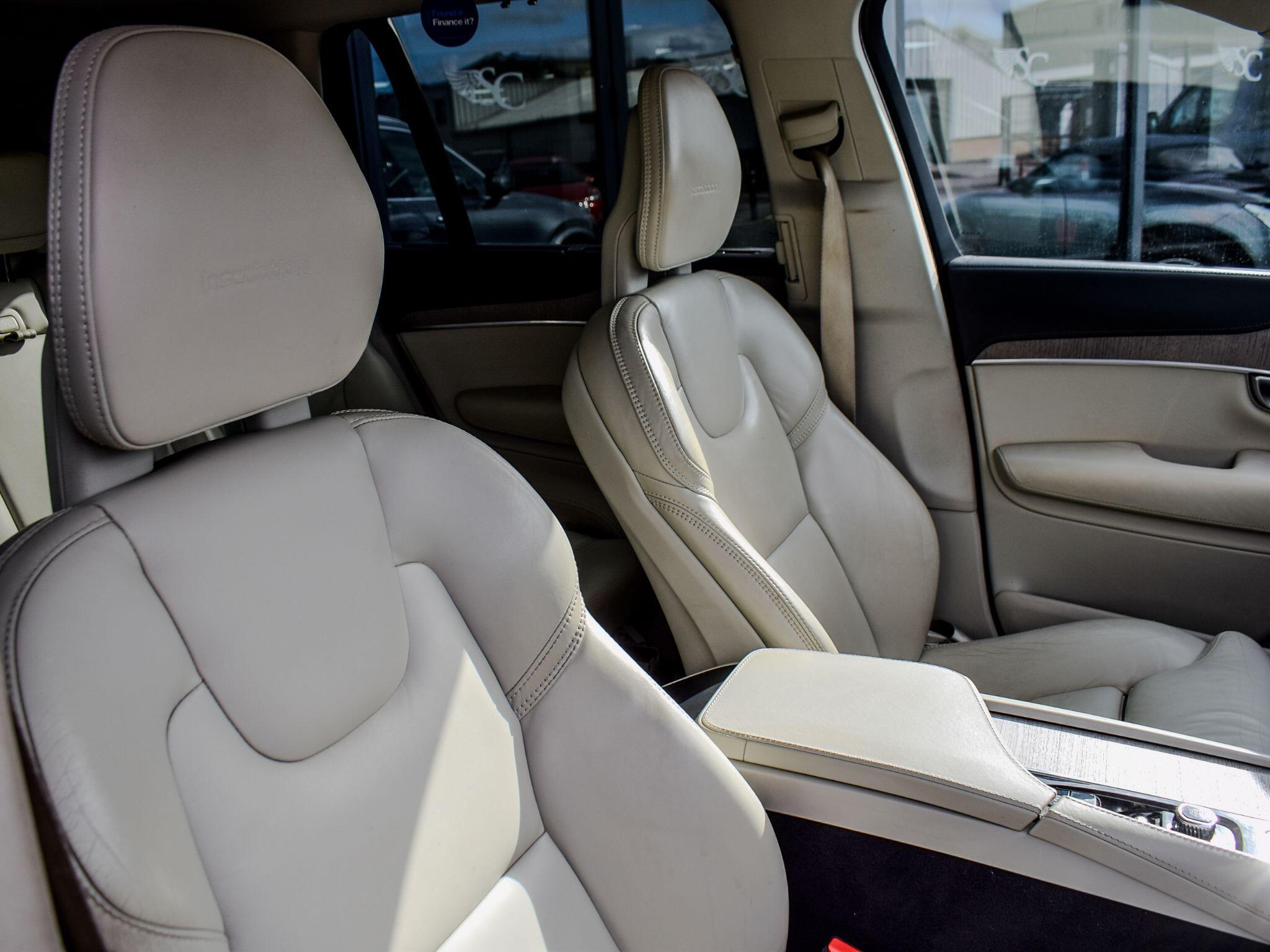 Volvo XC90 view 10