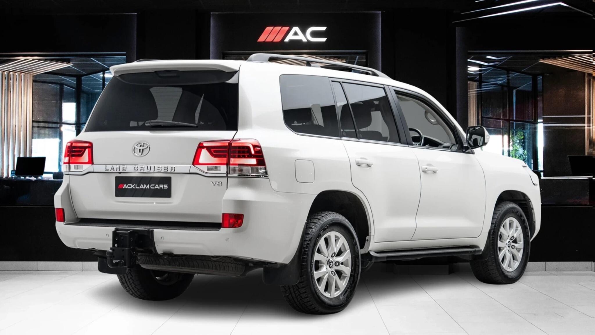 Toyota Land Cruiser view 7