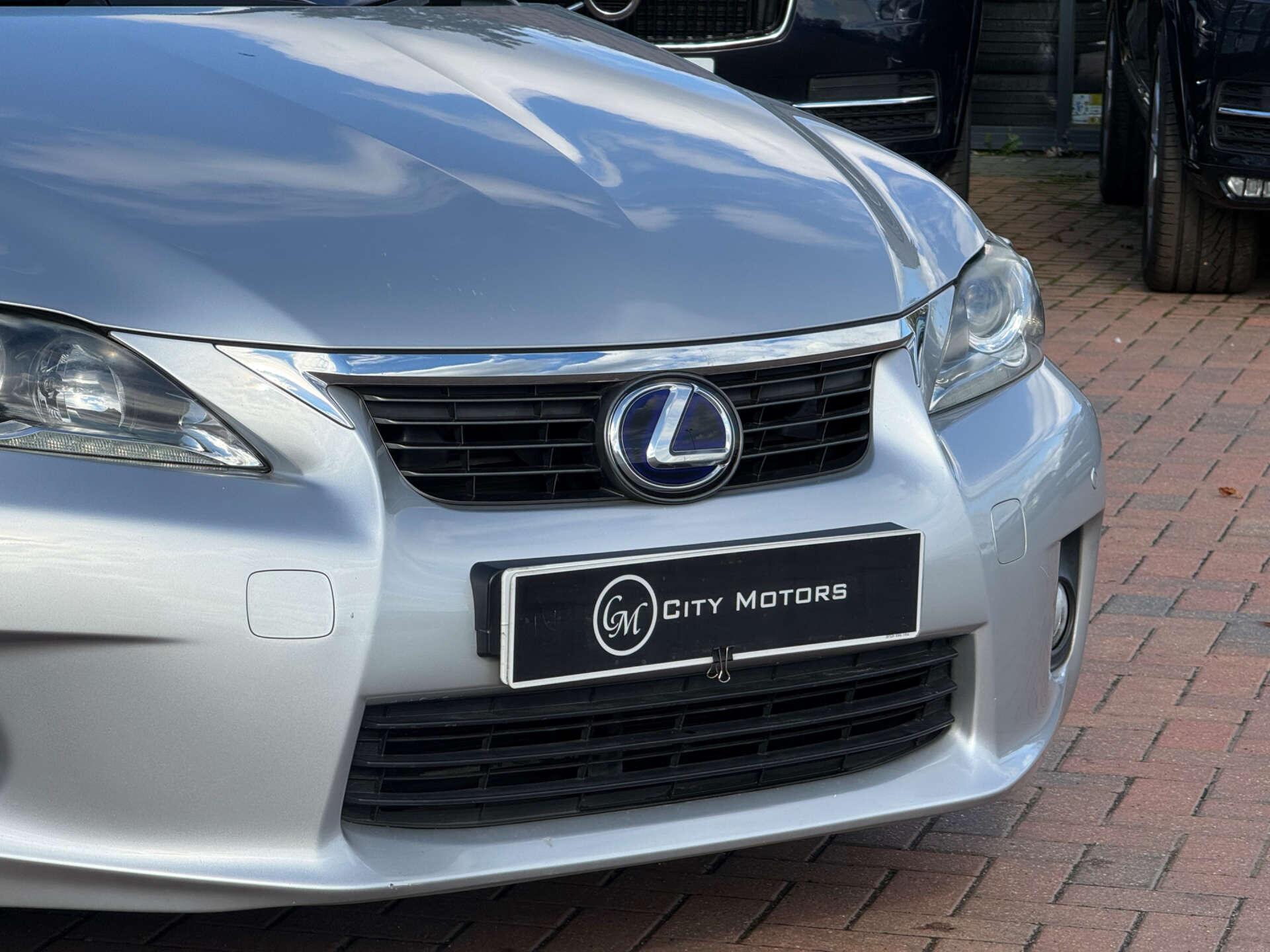 Lexus CT view 14