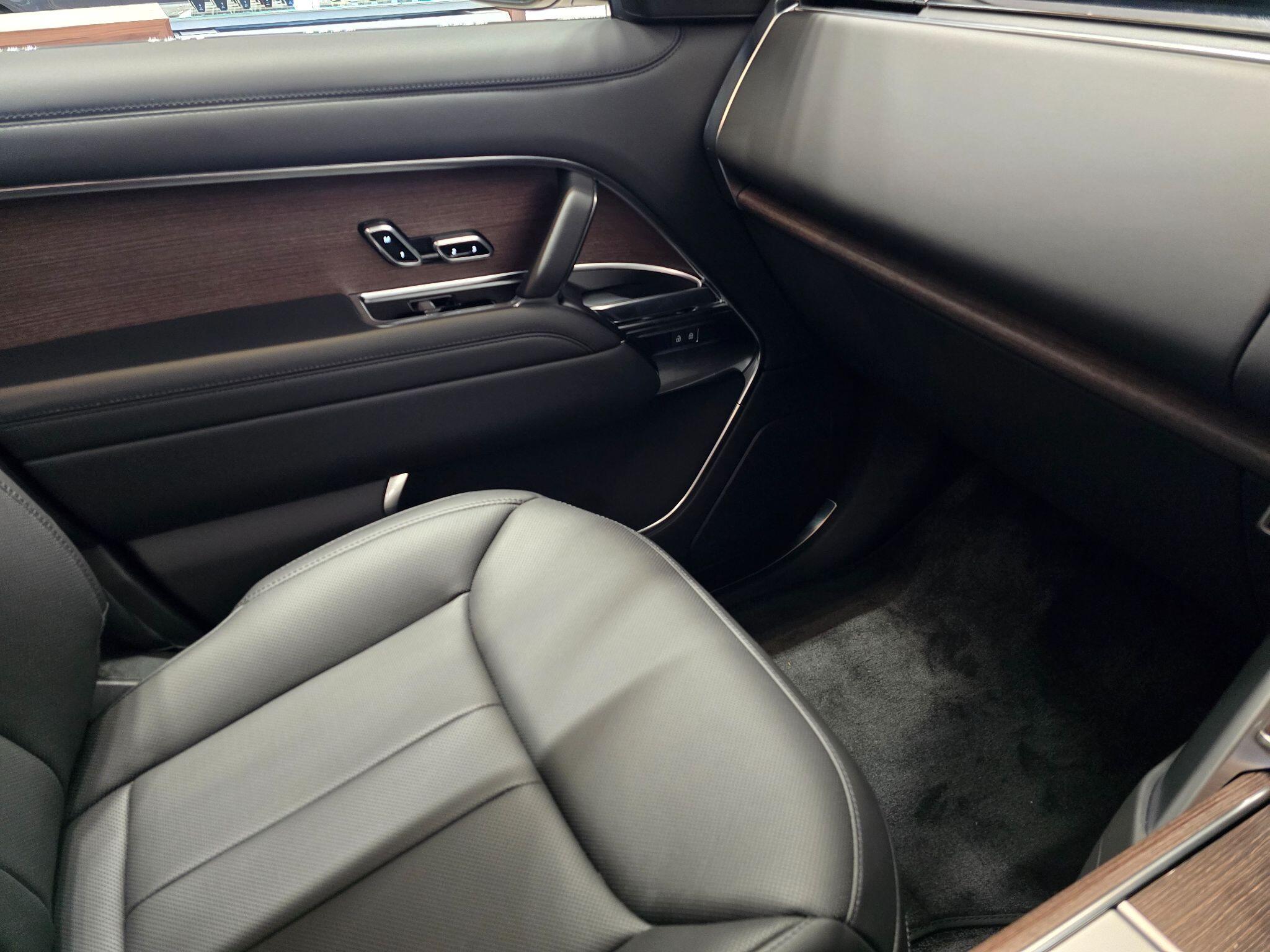 Land Rover Range Rover view 15